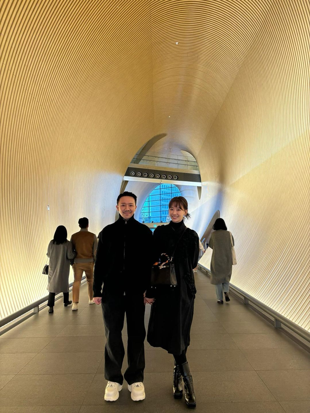 Sao Việt 18/11: Nam Em khoe bạn trai, Hoà Minzy tự tin làm mẹ giỏi - 11