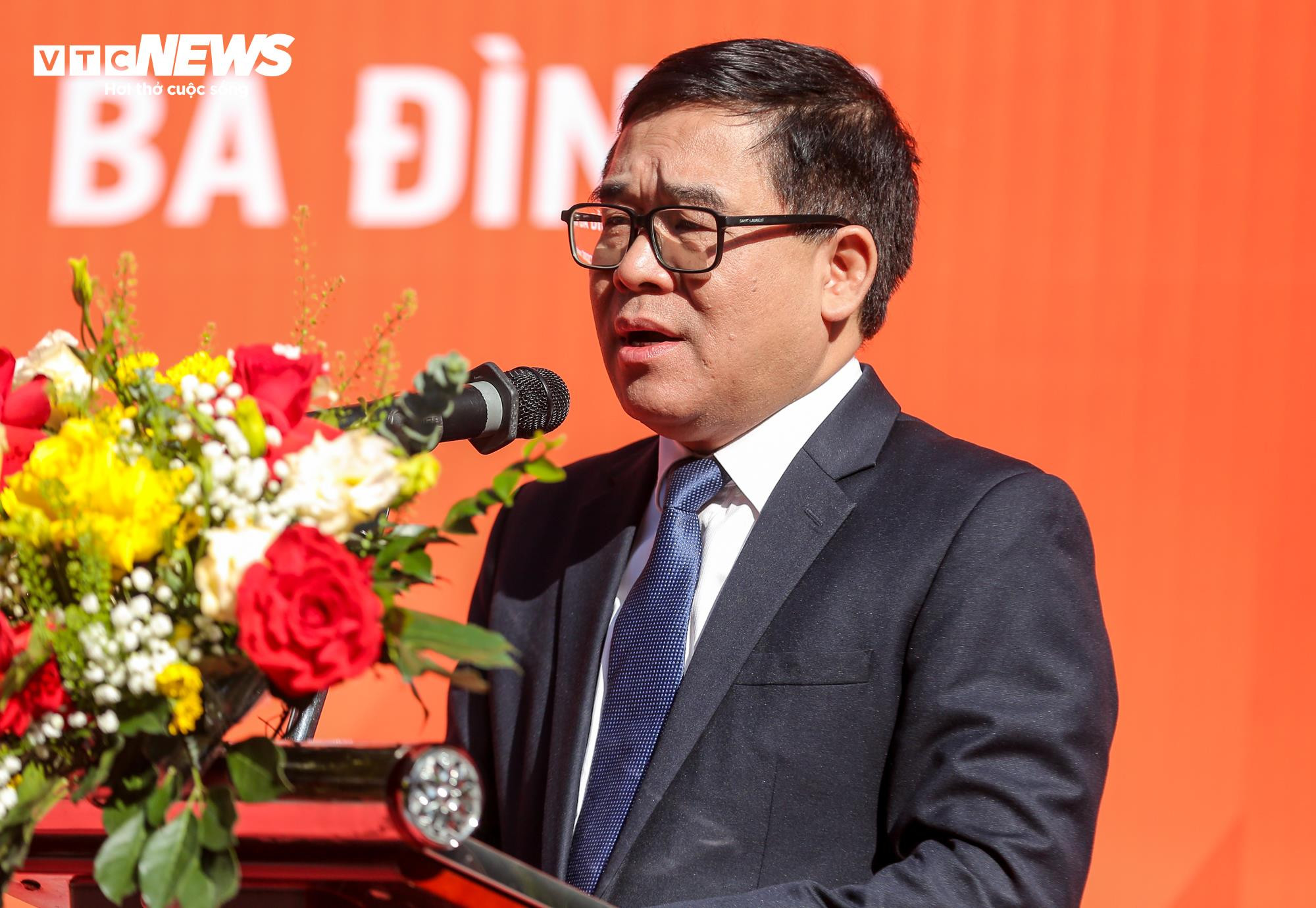 Du khách thích thú khám phá không gian nghệ thuật trong Tháp nước Hàng Đậu - 3