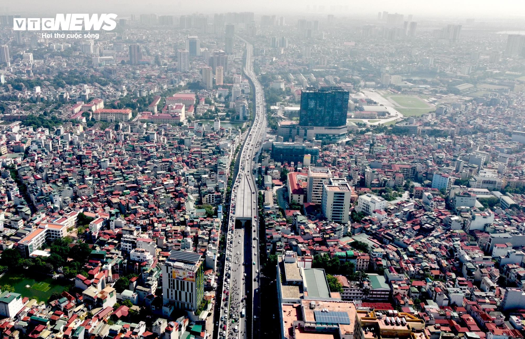 Đường vành đai 2 trên cao ở Hà Nội nhếch nhác, rác thải vương vãi khắp tuyến - 15