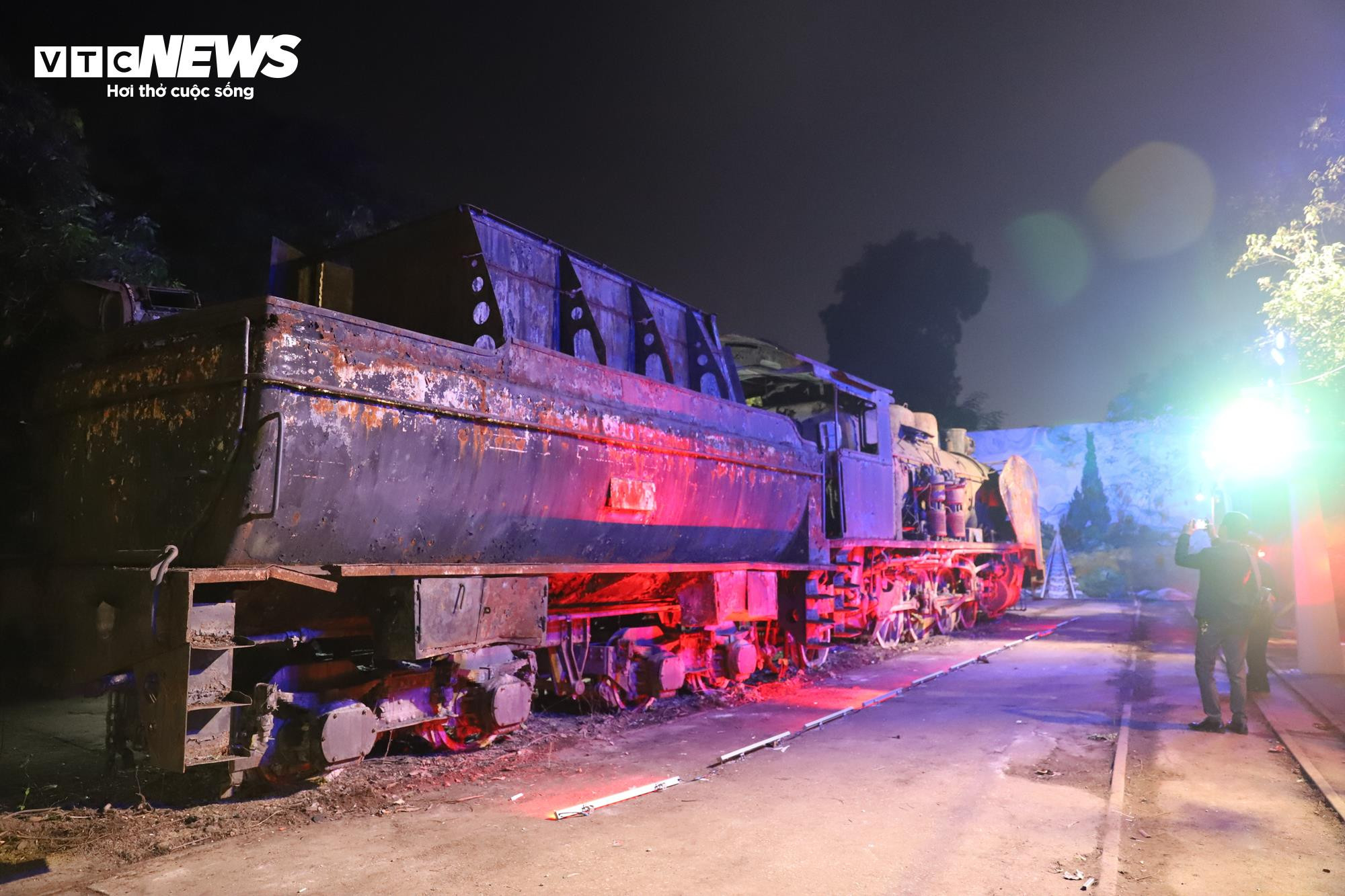 Người dân Thủ đô đắm chìm trong không gian nghệ thuật tại nhà ga xe lửa 120 tuổi - 1