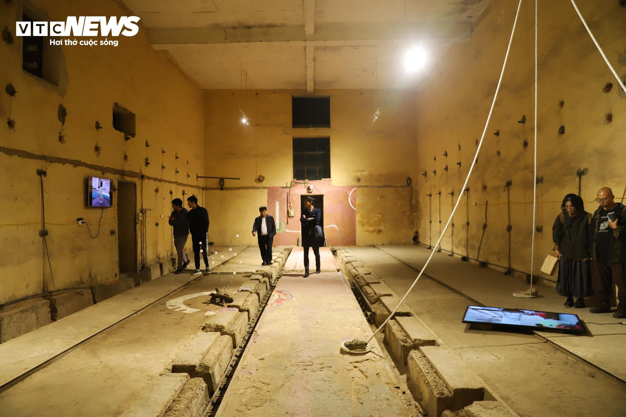 Người dân Thủ đô đắm chìm trong không gian nghệ thuật tại nhà ga xe lửa 120 tuổi - 14