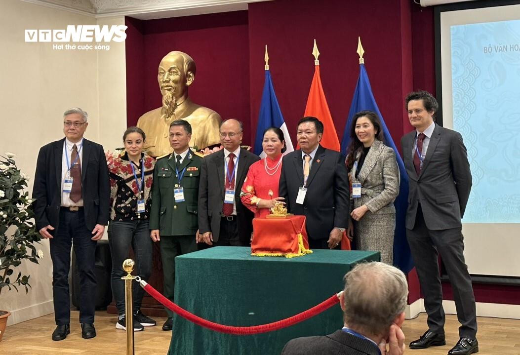 Cận cảnh ấn vàng 'Hoàng đế chi bảo' trưng bày tại bảo tàng tư nhân ở Bắc Ninh - 1