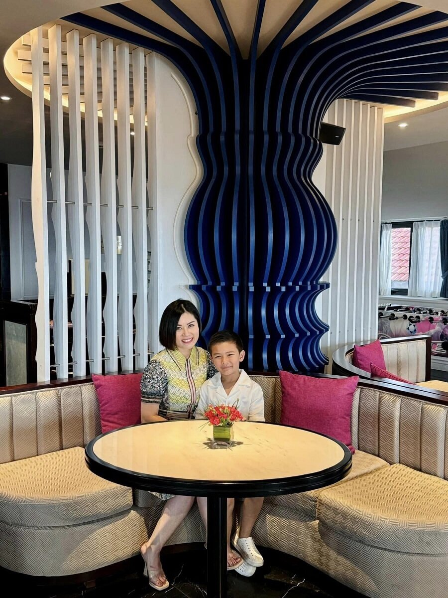 Sao Việt 22/11: Hari Won 'xả kho' ảnh dìm hàng Trấn Thành, Song Luân khoe cơ bắp - 10