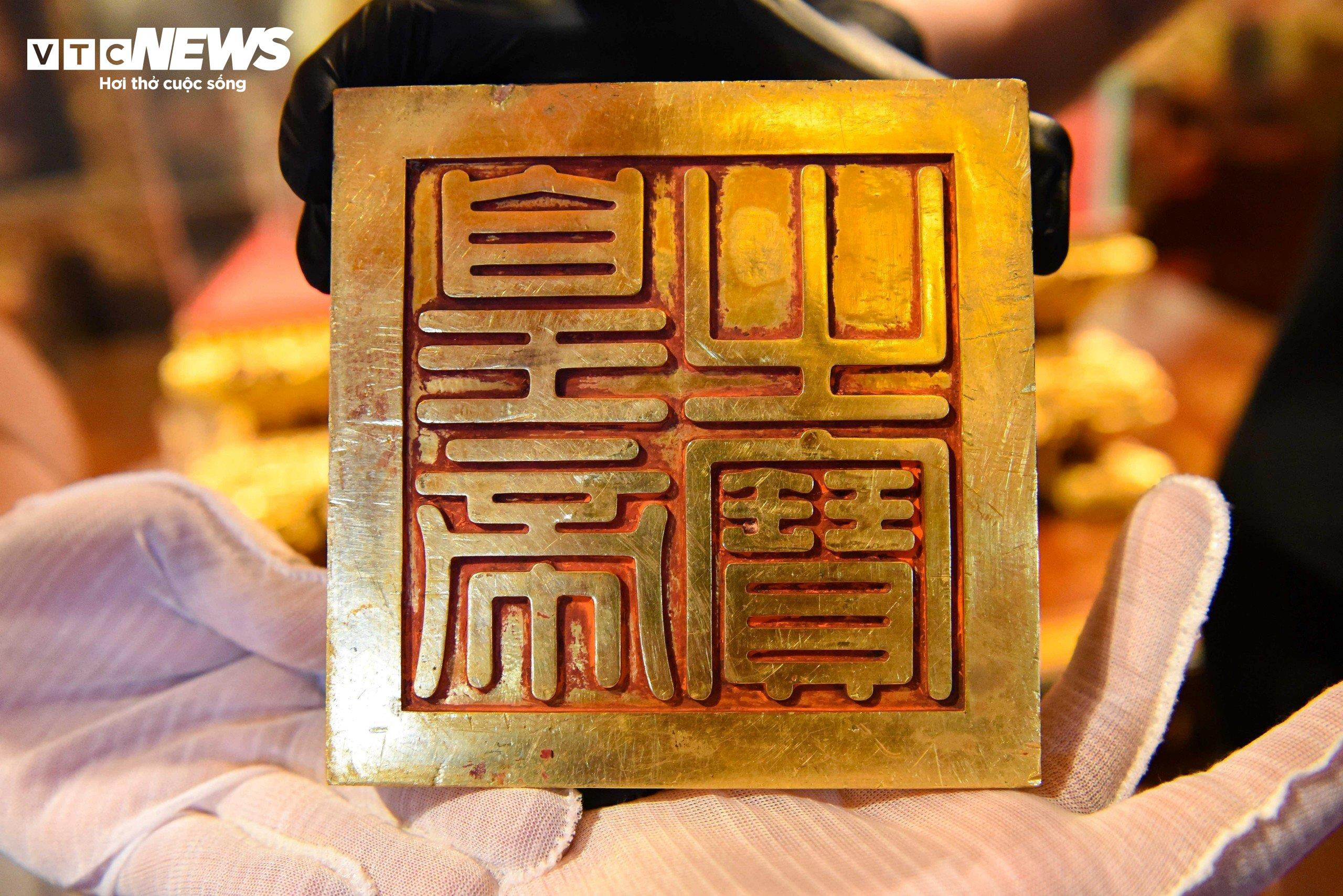 Cận cảnh ấn vàng 'Hoàng đế chi bảo' trưng bày tại bảo tàng tư nhân ở Bắc Ninh - 7