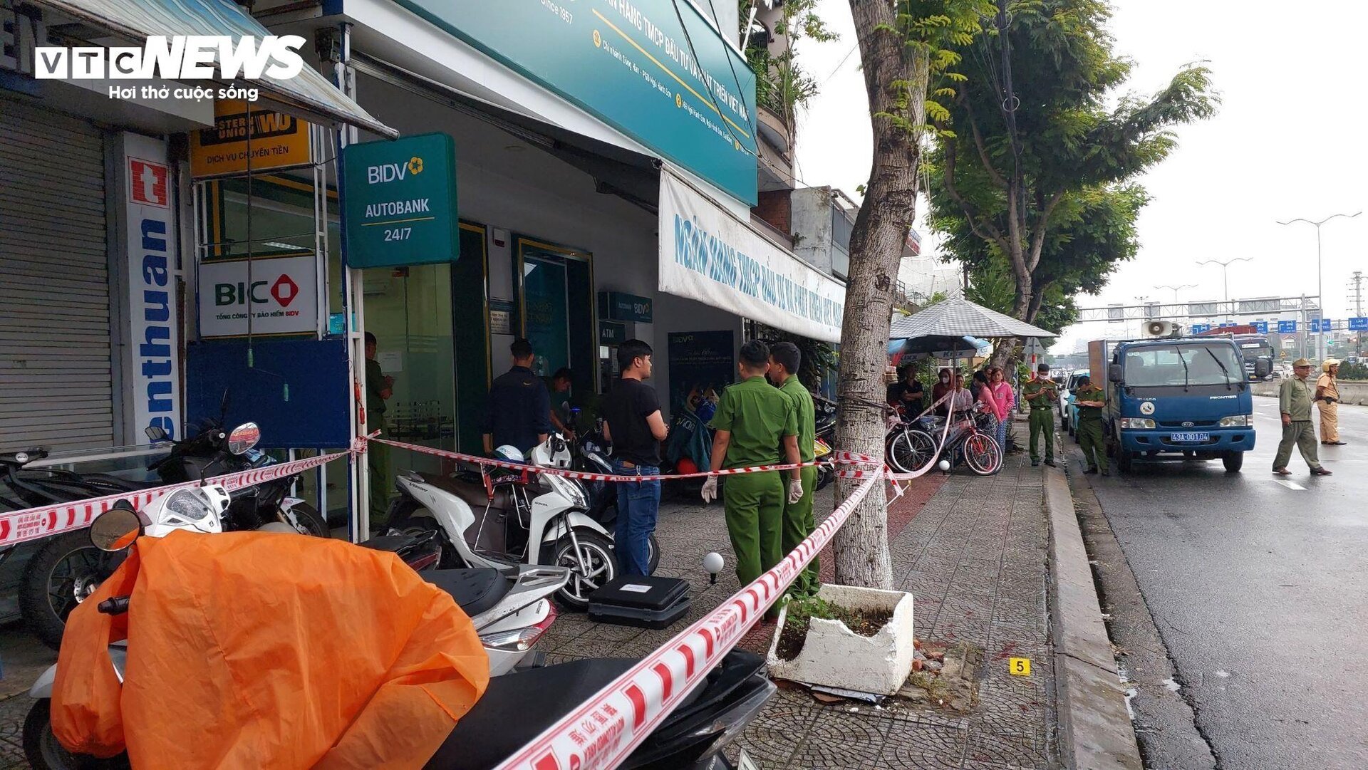 Toàn cảnh vụ nổ súng cướp ngân hàng, đâm bảo vệ tử vong ở Đà Nẵng - 1