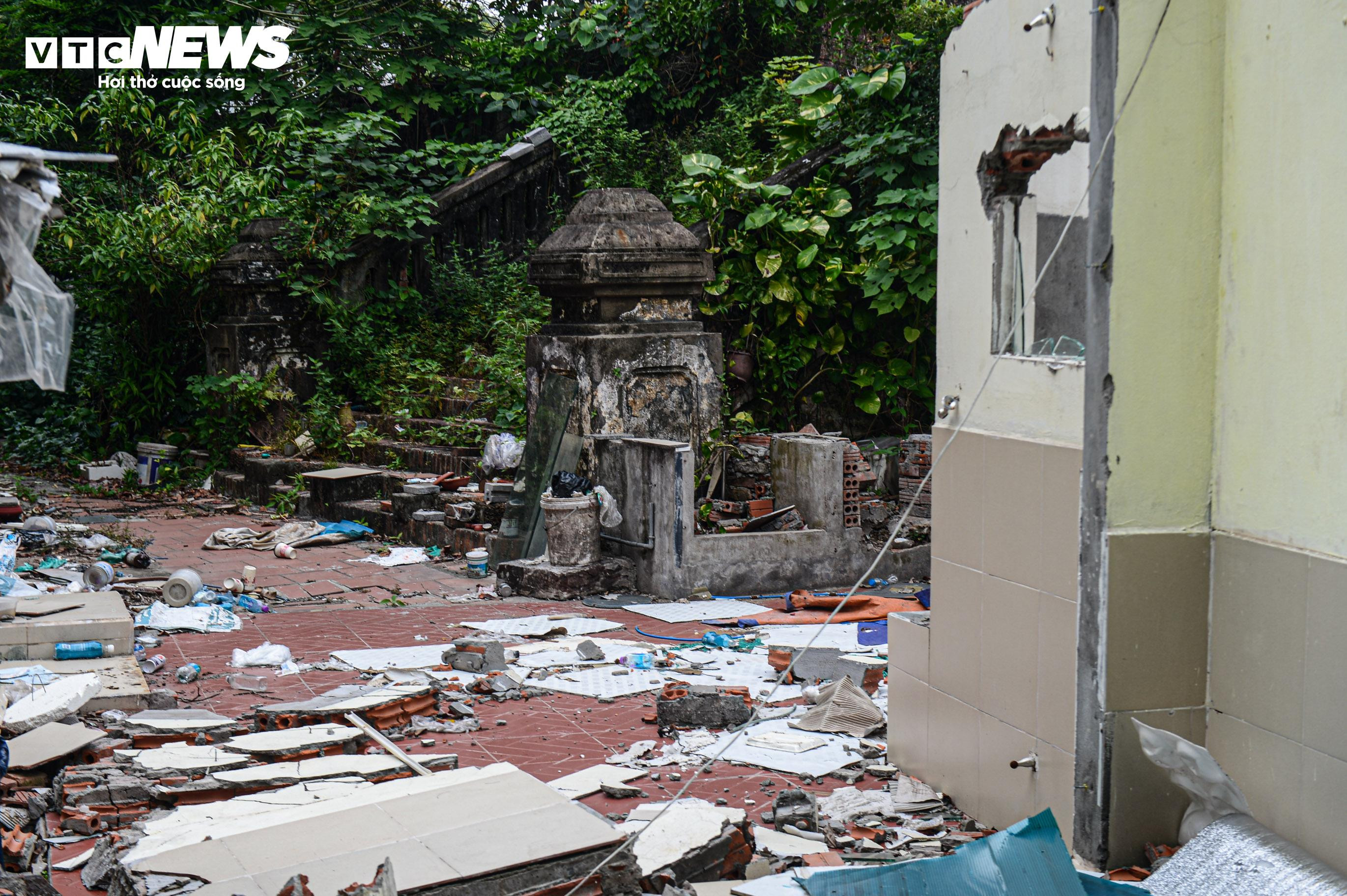 Hình ảnh không đẹp mắt ở di tích lịch sử văn hoá Cột cờ Hà Nội - 7