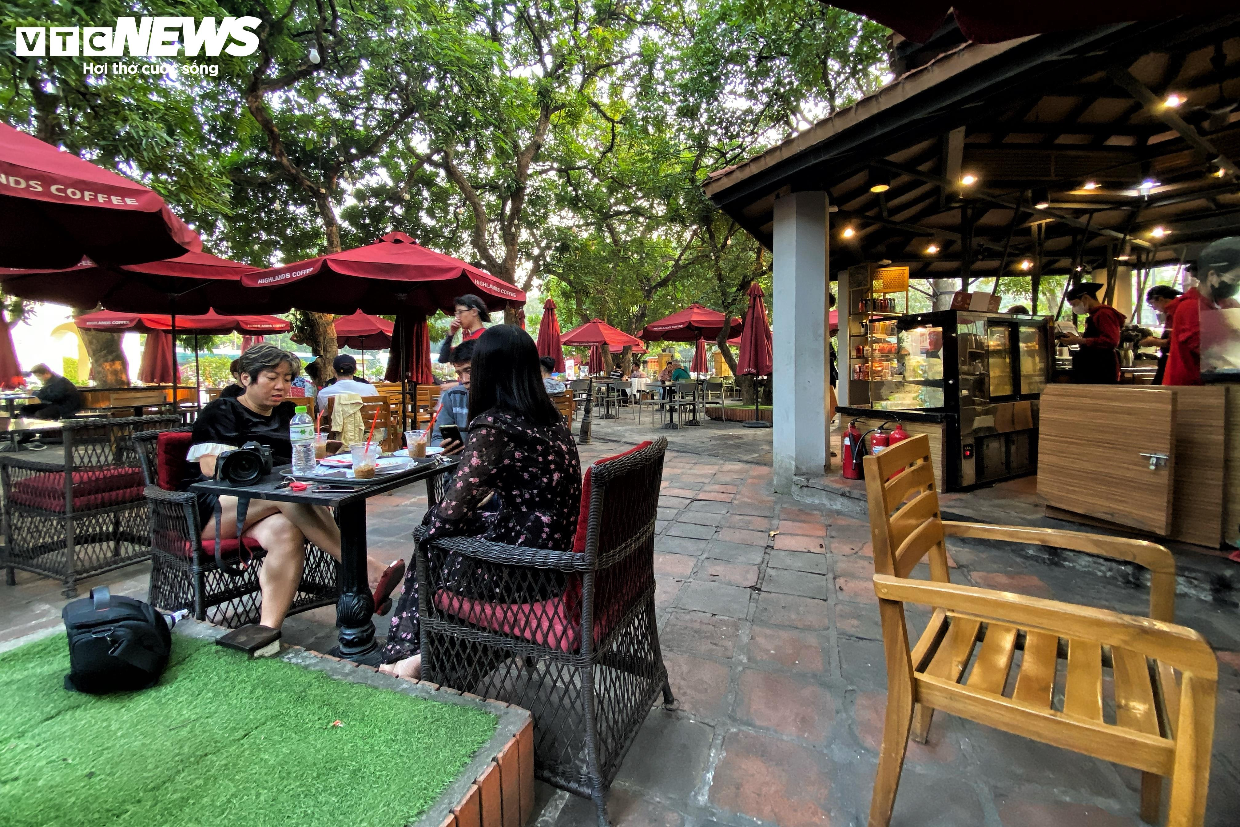 Hình ảnh không đẹp mắt ở di tích lịch sử văn hoá Cột cờ Hà Nội - 11