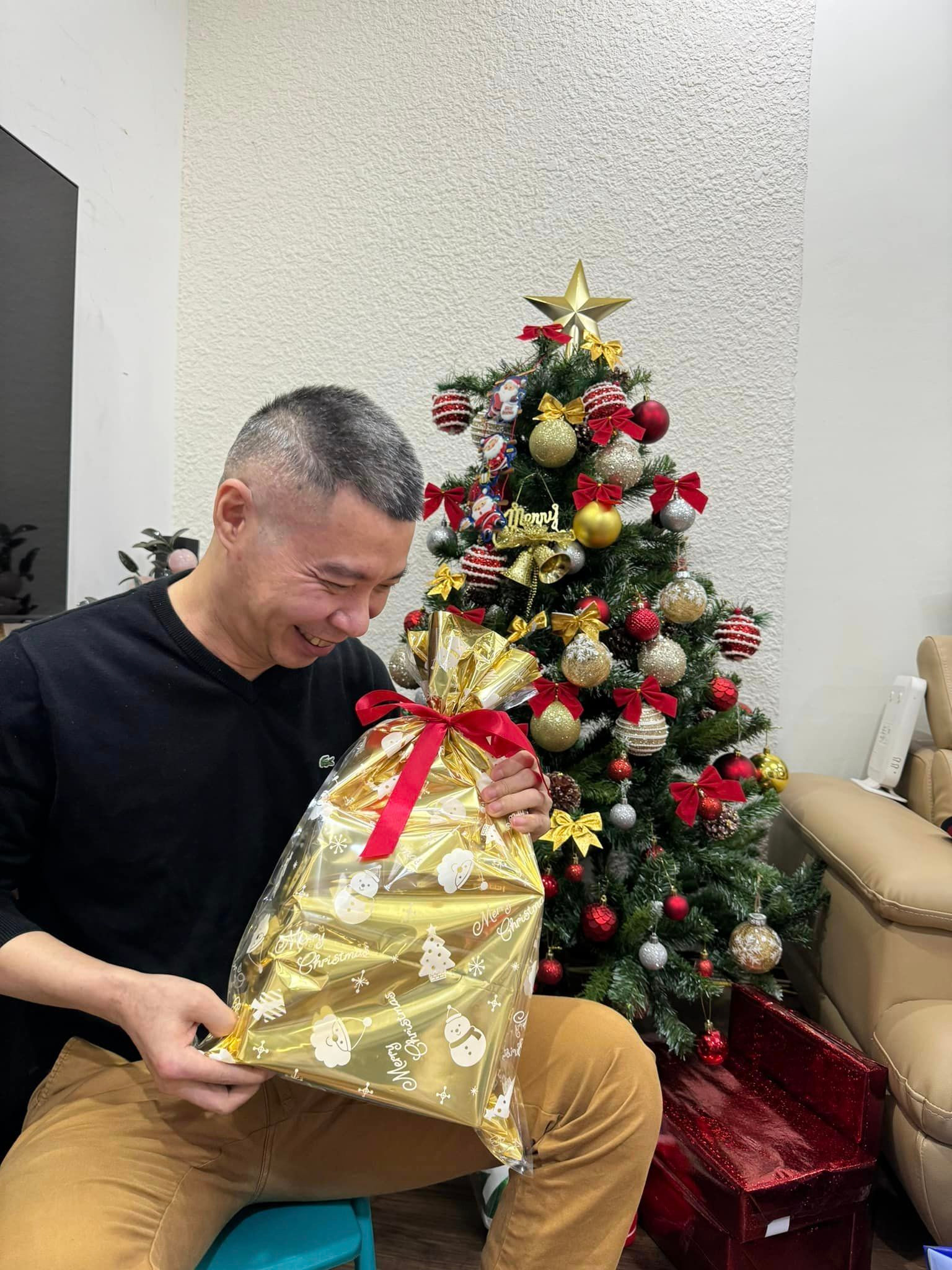 Sao Việt 25/11: Hồ Ngọc Hà đẹp giản dị bên mẹ, vợ chồng Tuấn Hưng đón tin vui - 6