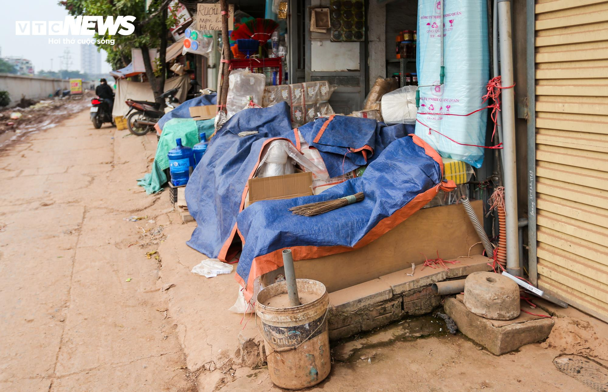 Hà Nội: Dự án mở đường mãi chưa xong, dân khốn khổ với cảnh bụi bẩn, lầy lội - 13