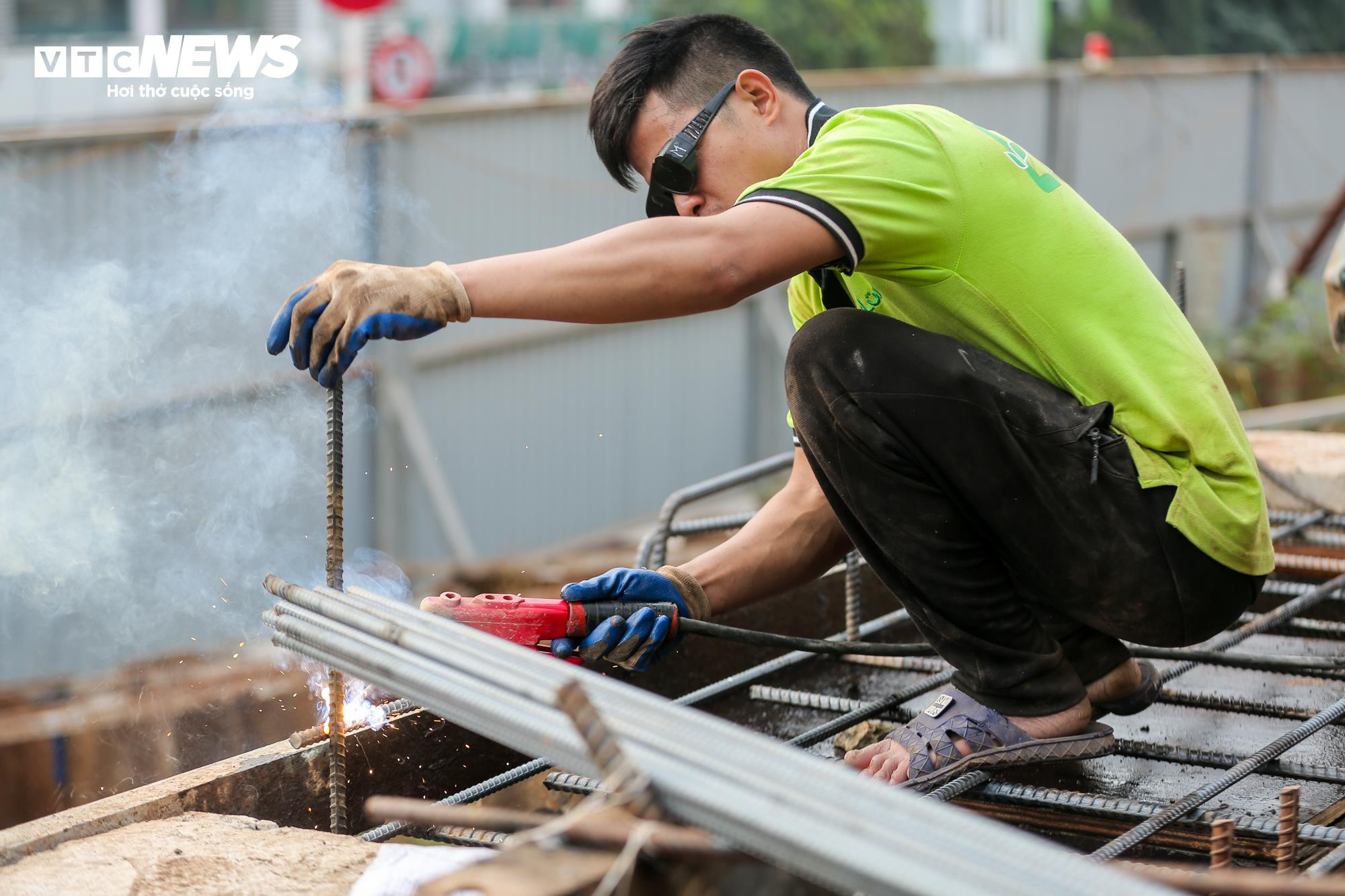 Hà Nội: Dự án mở đường mãi chưa xong, dân khốn khổ với cảnh bụi bẩn, lầy lội - 6