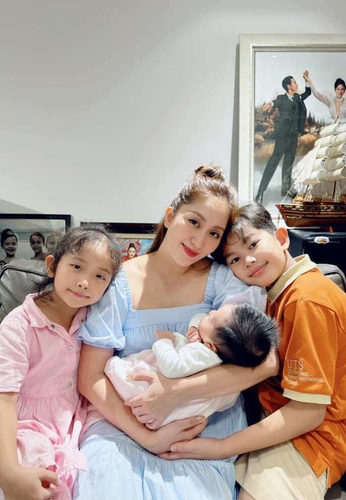 Sao Việt 26/11: Con gái Vũ Linh đẹp rạng rỡ, Khánh Thi hạnh phúc bên 3 con - 2