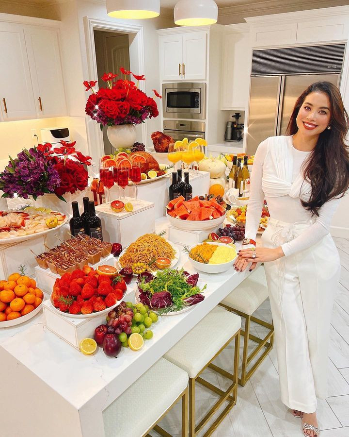 Sao Việt 26/11: Con gái Vũ Linh đẹp rạng rỡ, Khánh Thi hạnh phúc bên 3 con - 10