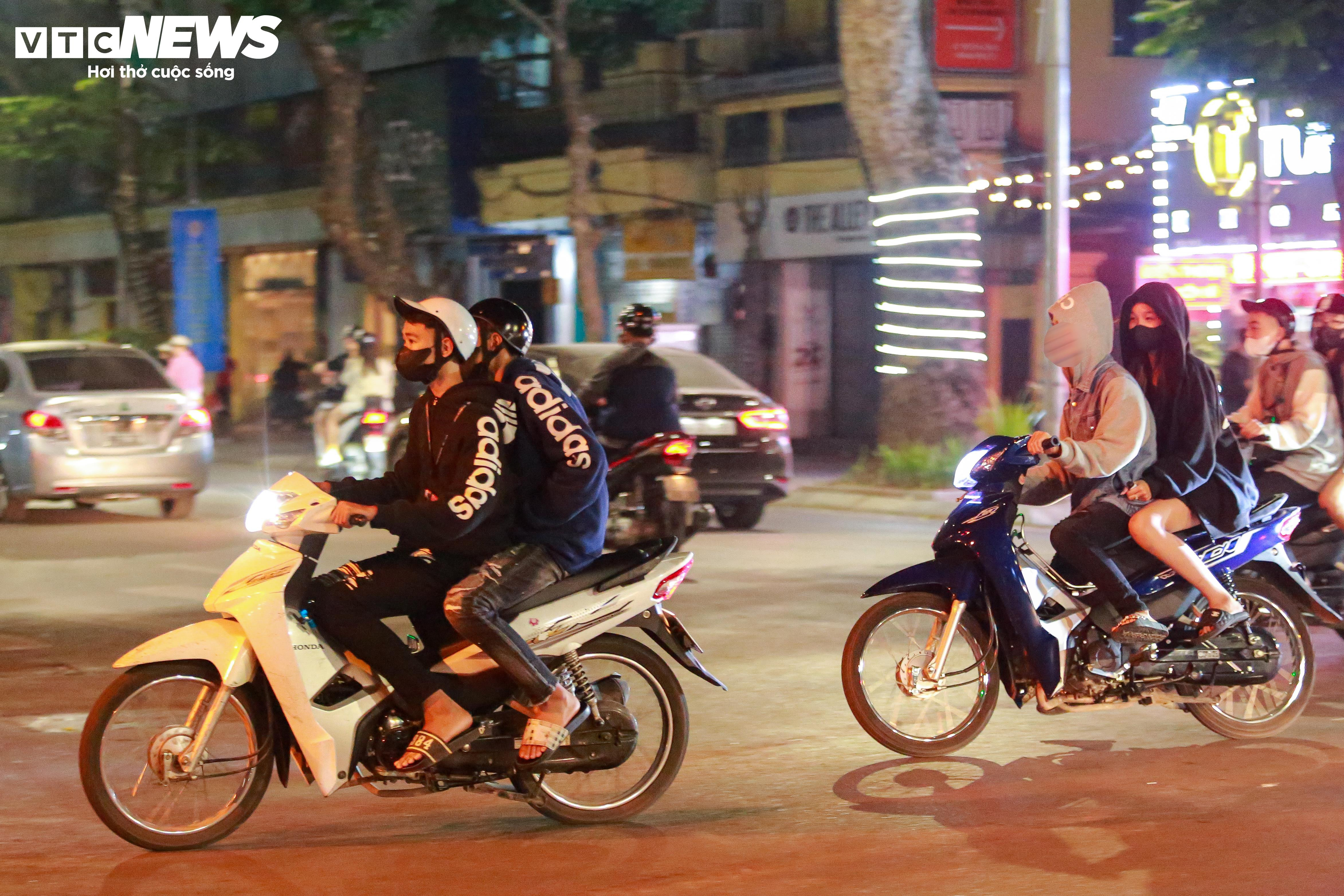 Vi phạm nồng độ cồn gấp 3 lần mức kịch khung, tài xế nói vẫn còn tỉnh táo - 13