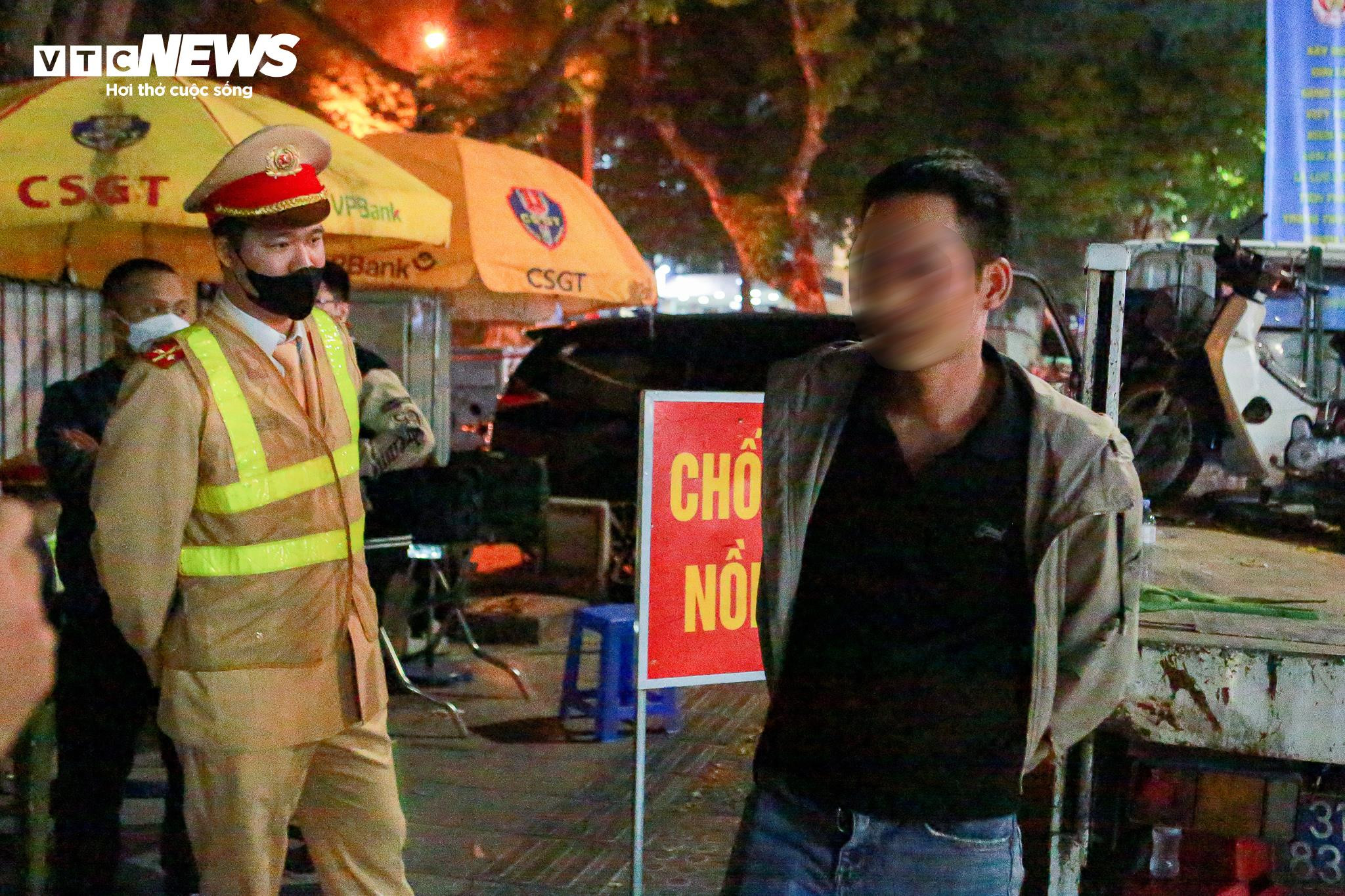 Vi phạm nồng độ cồn gấp 3 lần mức kịch khung, tài xế nói vẫn còn tỉnh táo - 2