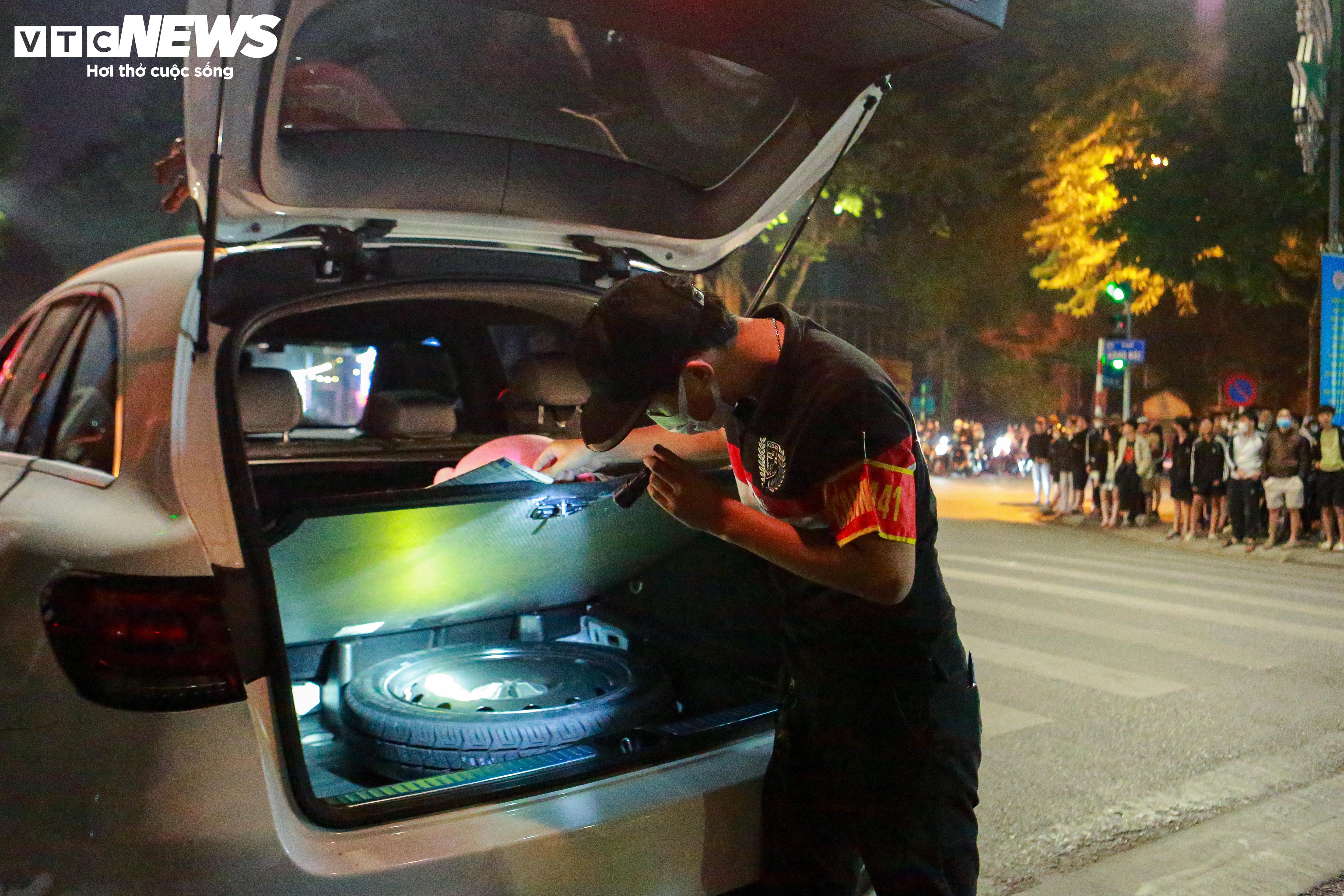 Vi phạm nồng độ cồn gấp 3 lần mức kịch khung, tài xế nói vẫn còn tỉnh táo - 9