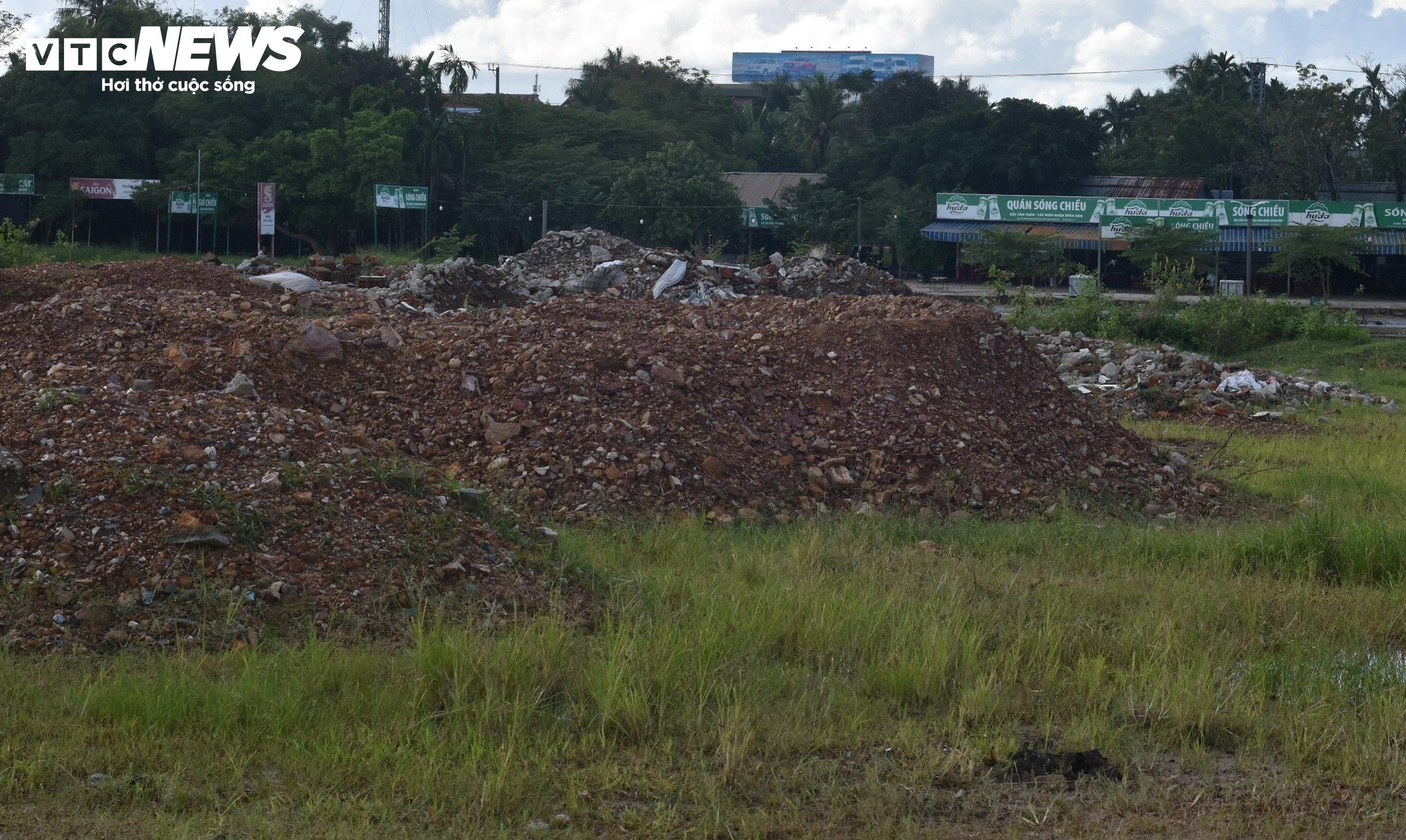 Cảng quân sự là di tích quốc gia bị bỏ hoang phế, dân biến thành nơi chăn bò - 5