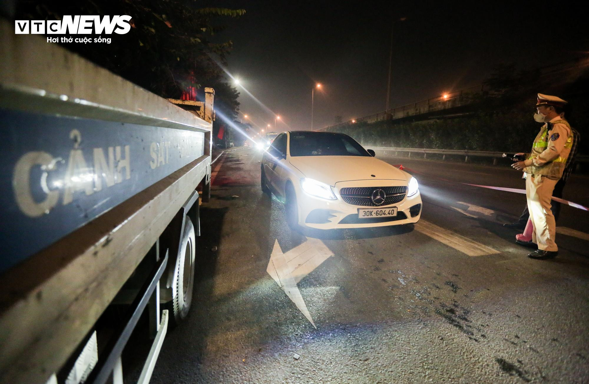 CSGT kiểm tra hơn 300 phương tiện, không phát hiện vi phạm nồng độ cồn - 6