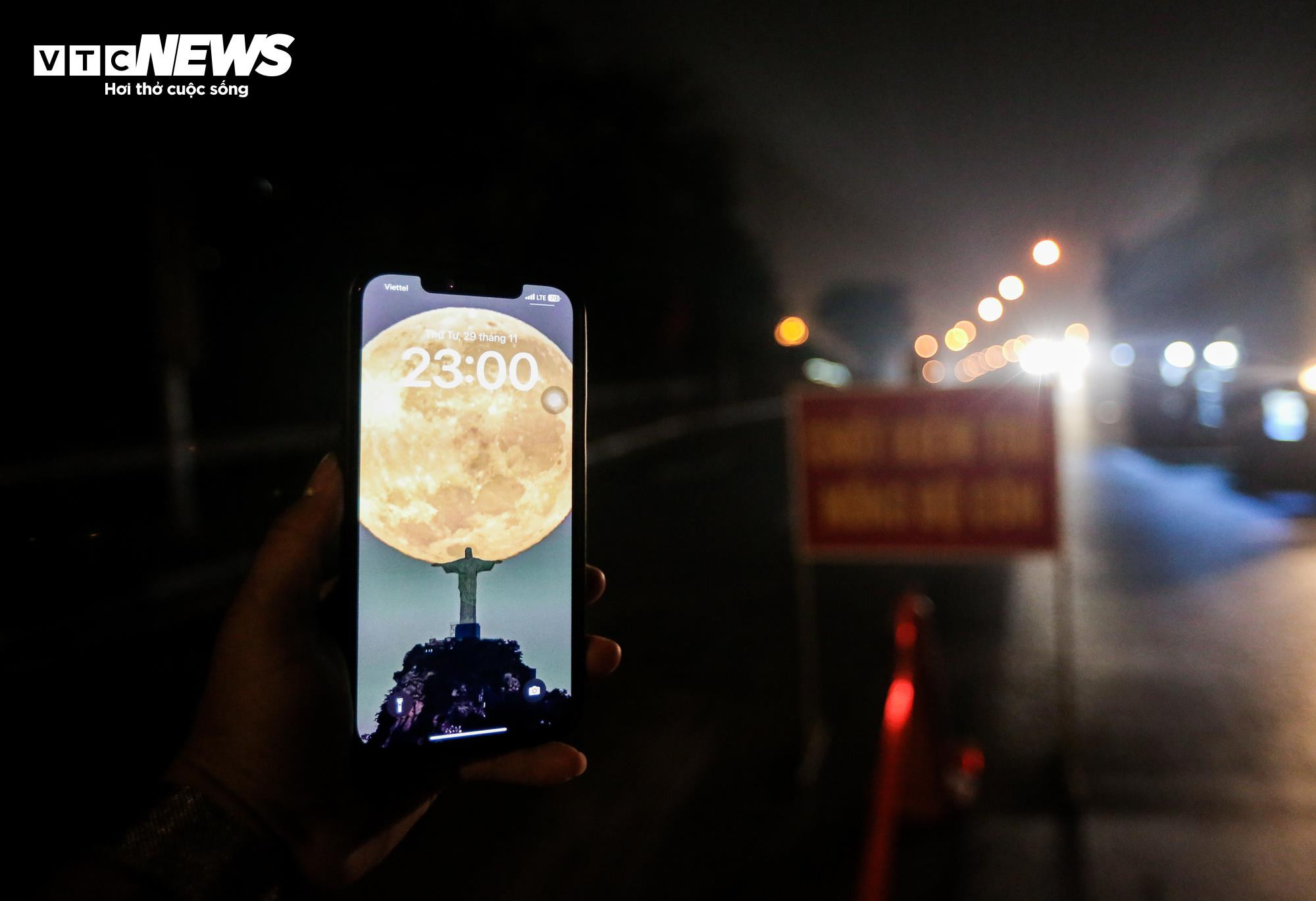 CSGT kiểm tra hơn 300 phương tiện, không phát hiện vi phạm nồng độ cồn - 12