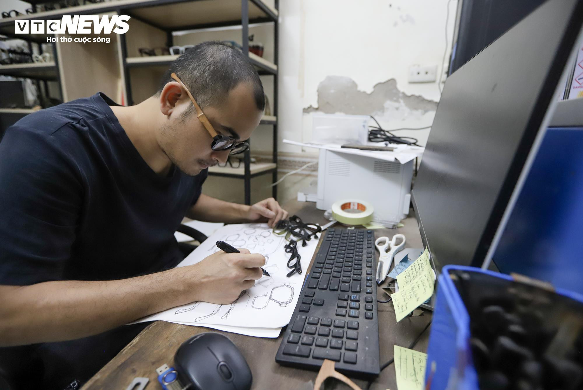 Cận cảnh quá trình làm thủ công gọng kính giá 6 triệu đồng - 5