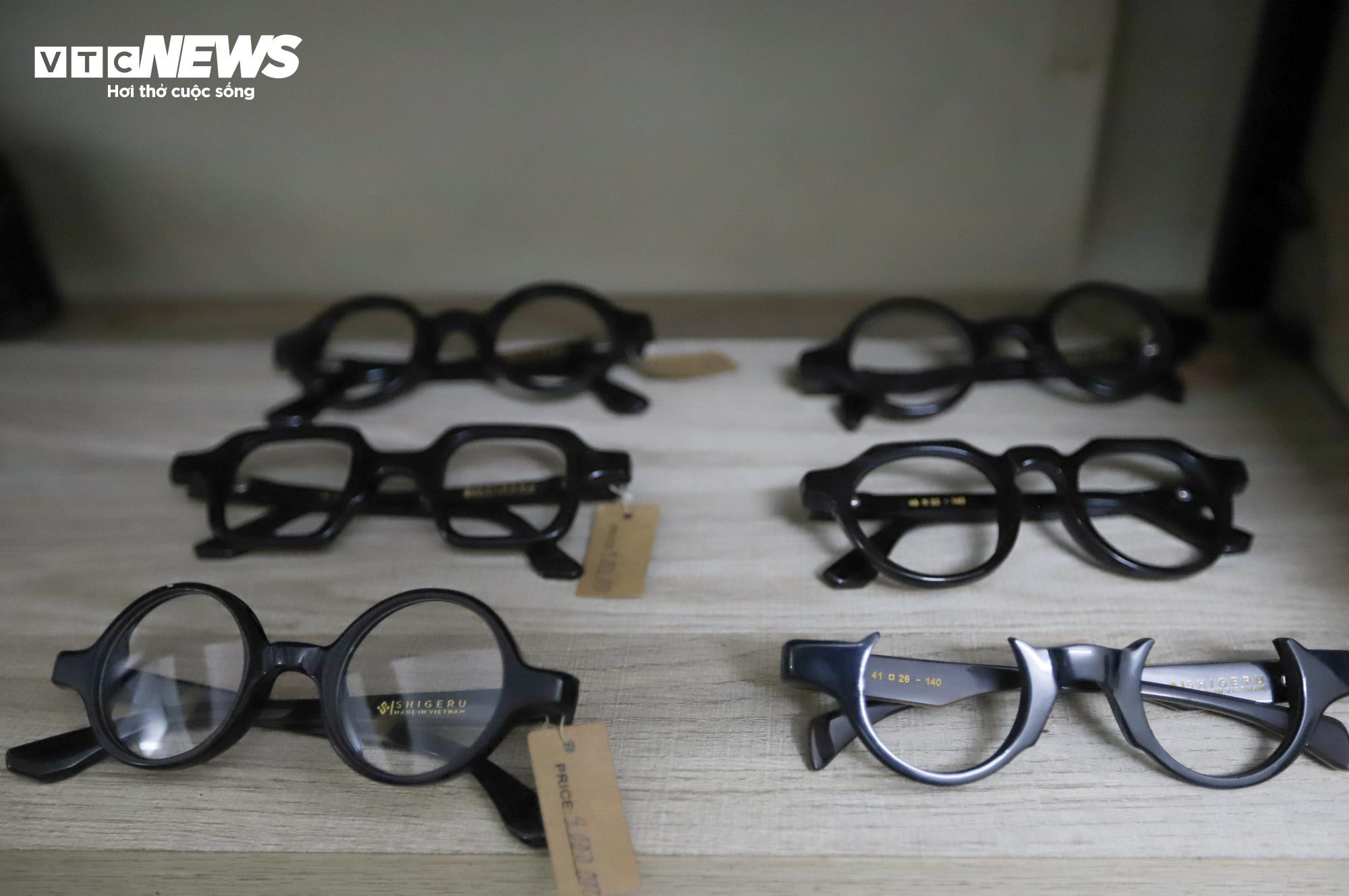 Cận cảnh quá trình làm thủ công gọng kính giá 6 triệu đồng - 15