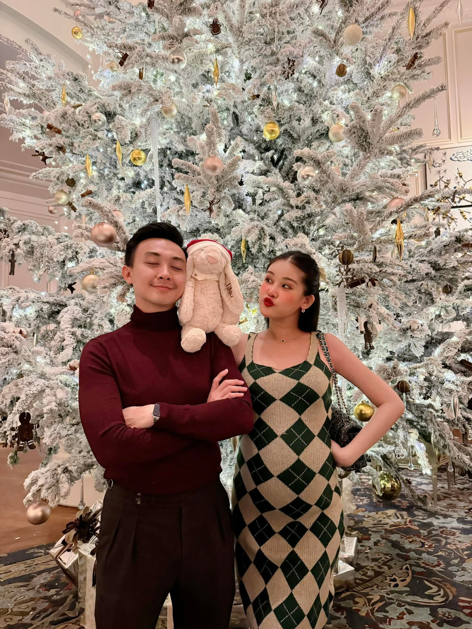 Sao Việt 3/12: Thanh Hằng hộ tống chồng đi làm, Chí Trung nhí nhảnh bên bạn gái - 11