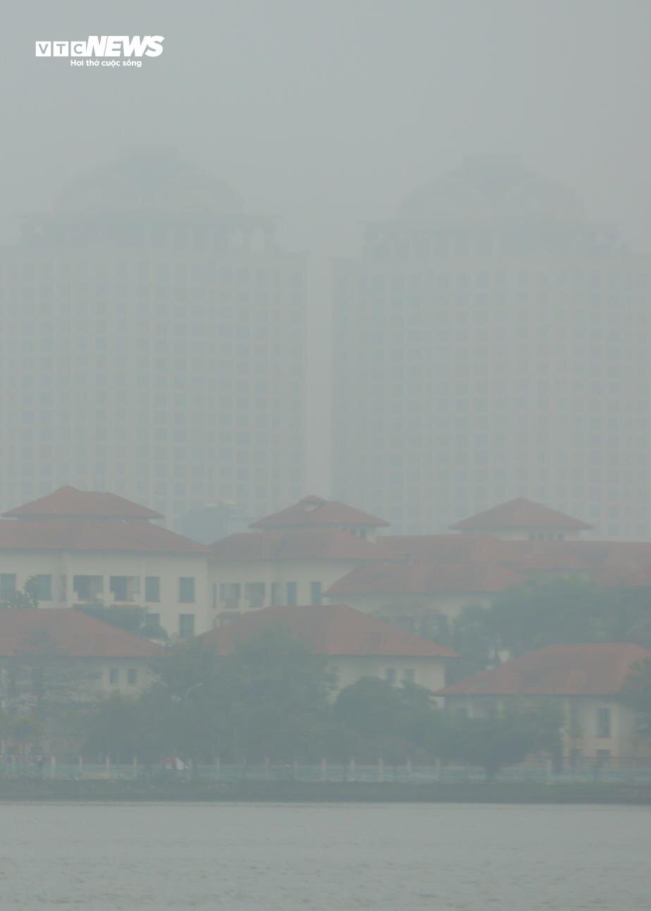 Hà Nội ô nhiễm không khí thứ 3 thế giới, bầu trời mịt mù từ sáng tới trưa - 11