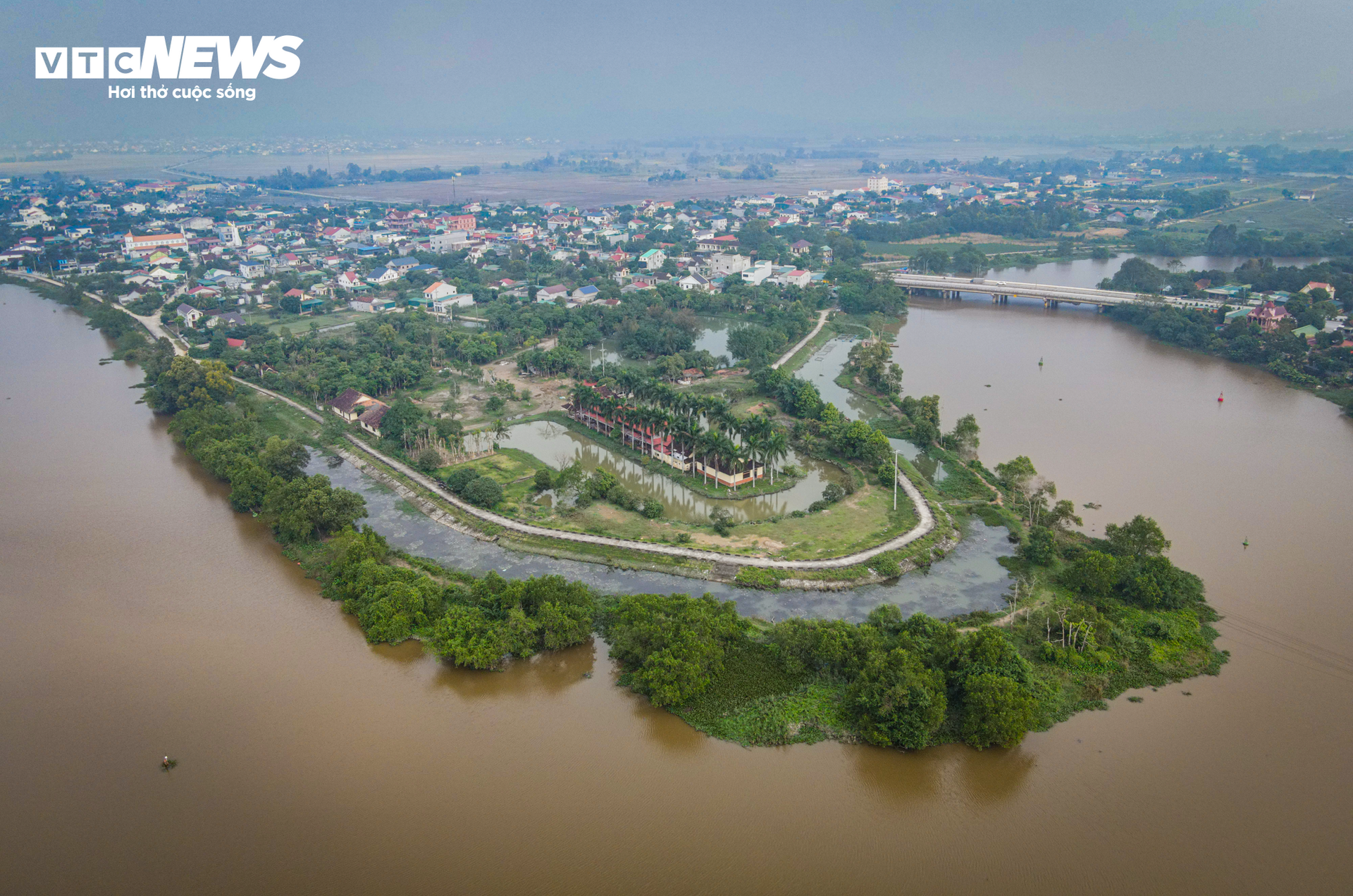 Khu du lịch ‘ma’ bị bỏ hoang suốt 8 năm ở Hà Tĩnh - 1