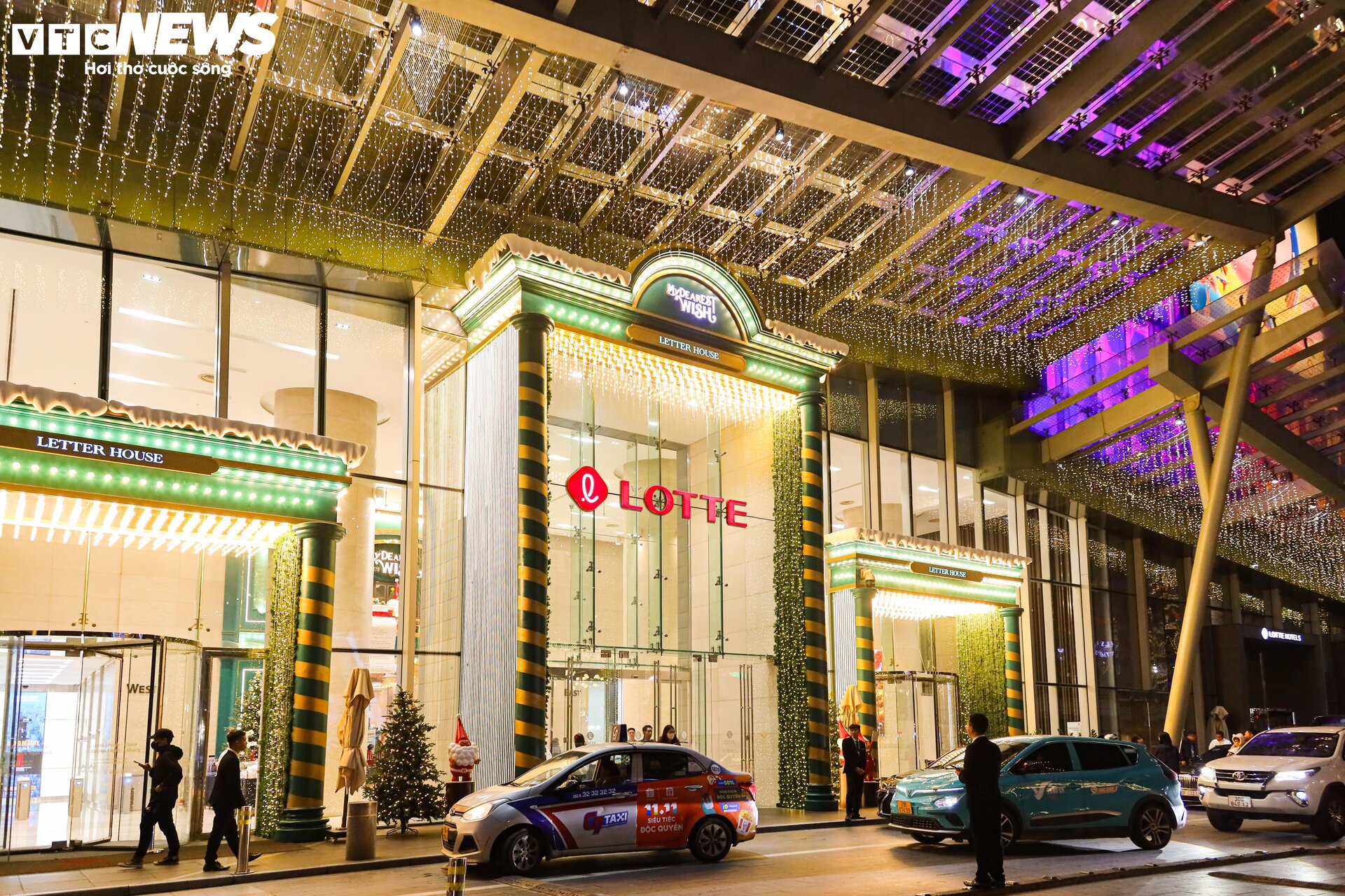Trung tâm thương mại Hà Nội trang hoàng lộng lẫy đón Giáng sinh 2023 - 10