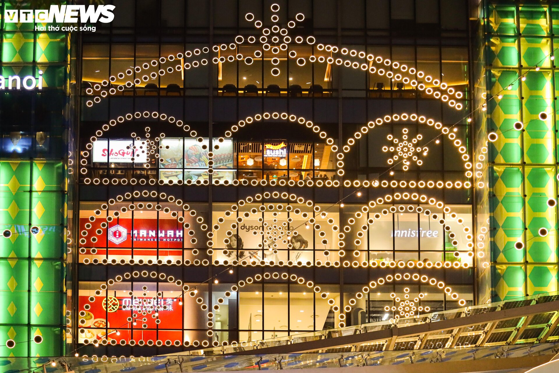 Trung tâm thương mại Hà Nội trang hoàng lộng lẫy đón Giáng sinh 2023 - 11
