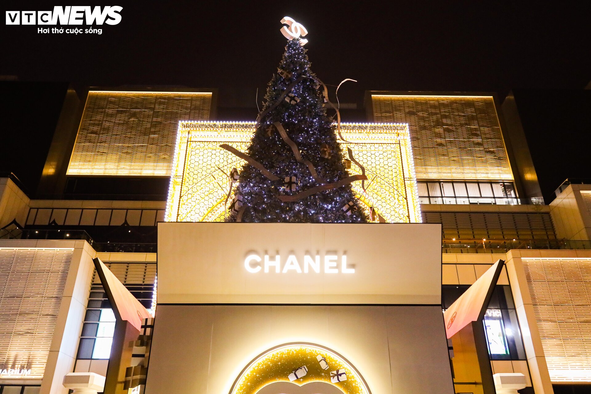 Trung tâm thương mại Hà Nội trang hoàng lộng lẫy đón Giáng sinh 2023 - 19