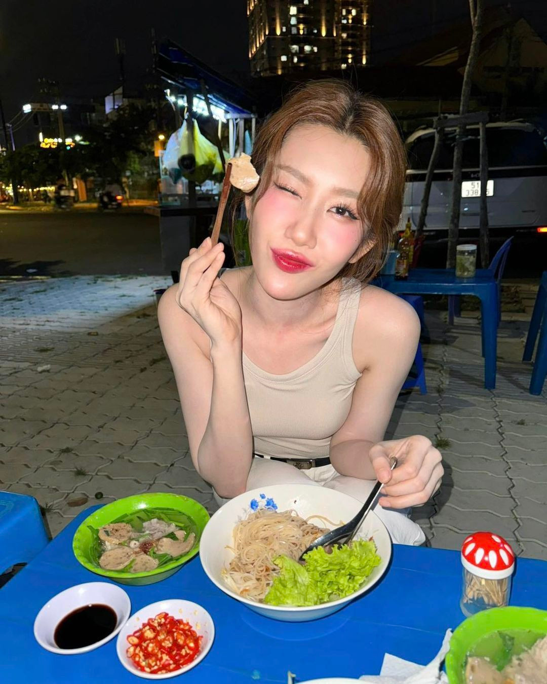 Sao Việt 7/12: Trấn Thành nhận là đạo diễn trẻ , cháu gái Vũ Linh nói về ồn ào - 12