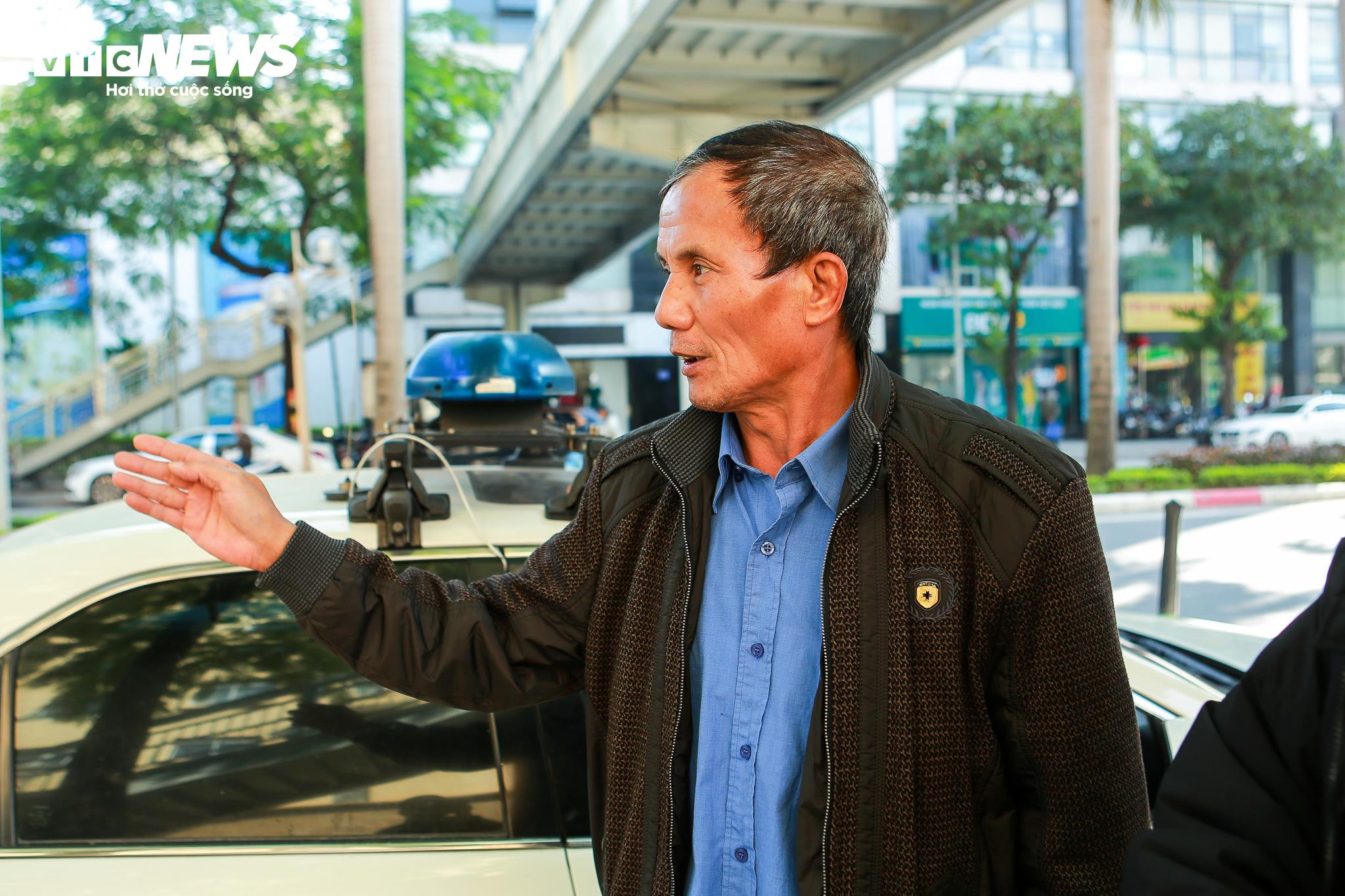 Tài xế bất ngờ khi đã gửi tiền trông xe vẫn bị CSGT xử phạt lỗi đỗ sai quy định - 13