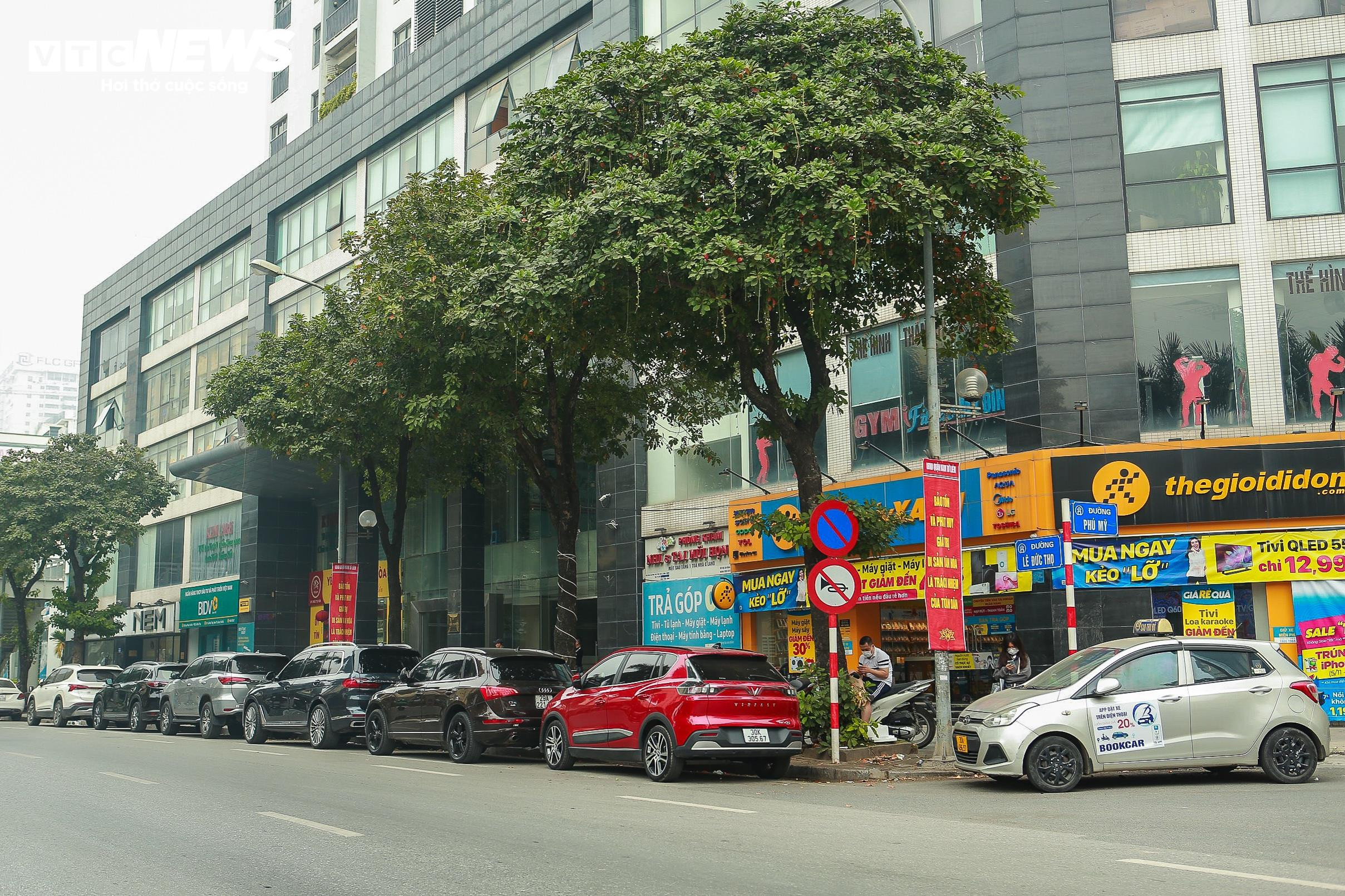 Tài xế bất ngờ khi đã gửi tiền trông xe vẫn bị CSGT xử phạt lỗi đỗ sai quy định - 1