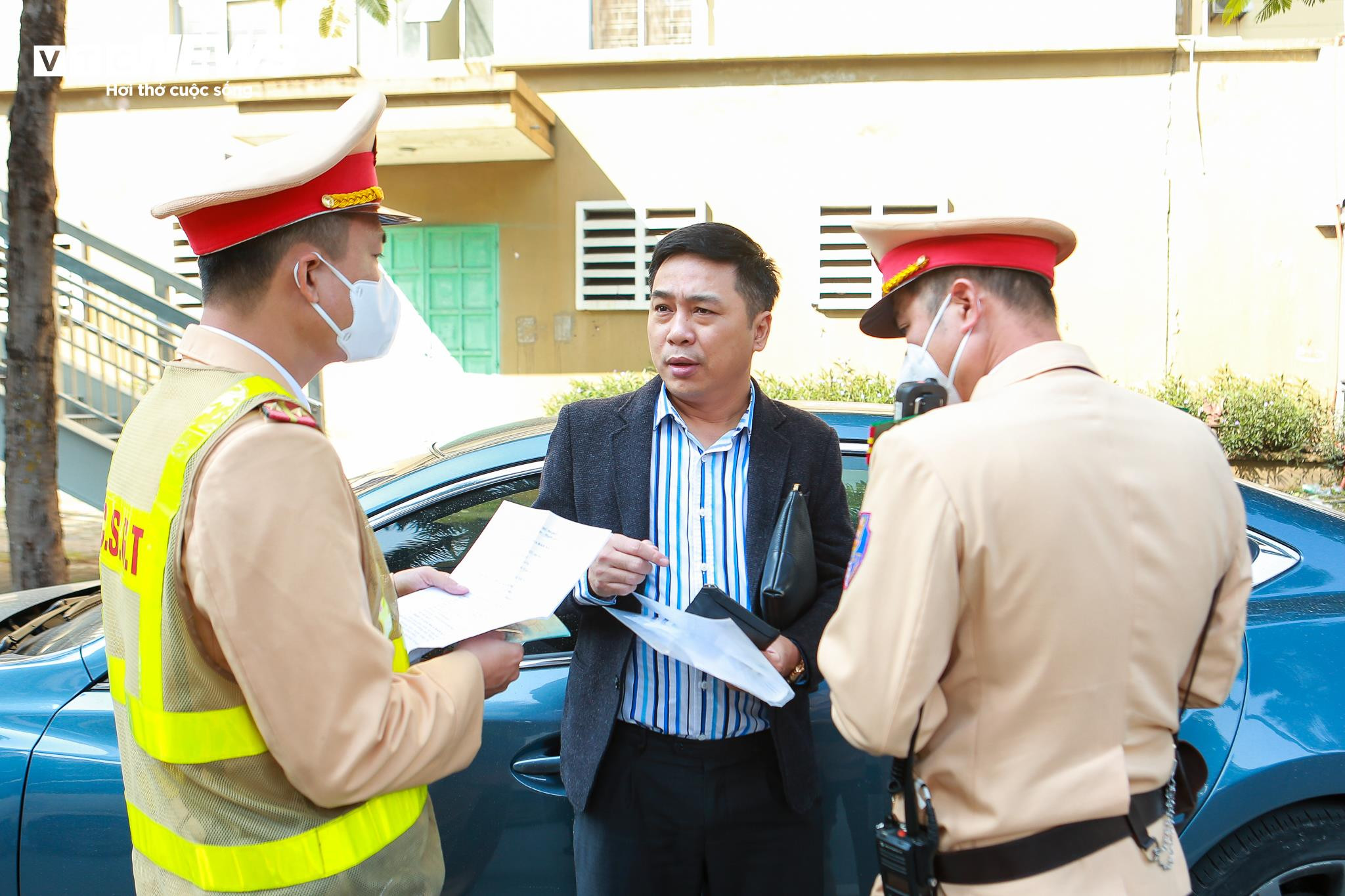 Tài xế bất ngờ khi đã gửi tiền trông xe vẫn bị CSGT xử phạt lỗi đỗ sai quy định - 6