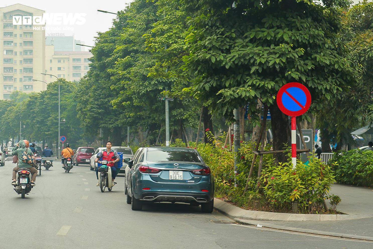 Tài xế bất ngờ khi đã gửi tiền trông xe vẫn bị CSGT xử phạt lỗi đỗ sai quy định - 3