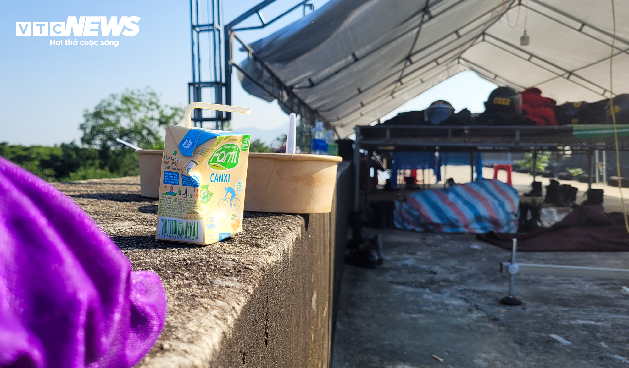 Cảnh sát lật tung đầm lầy rộng 8ha truy bắt tội phạm vượt ngục - 15