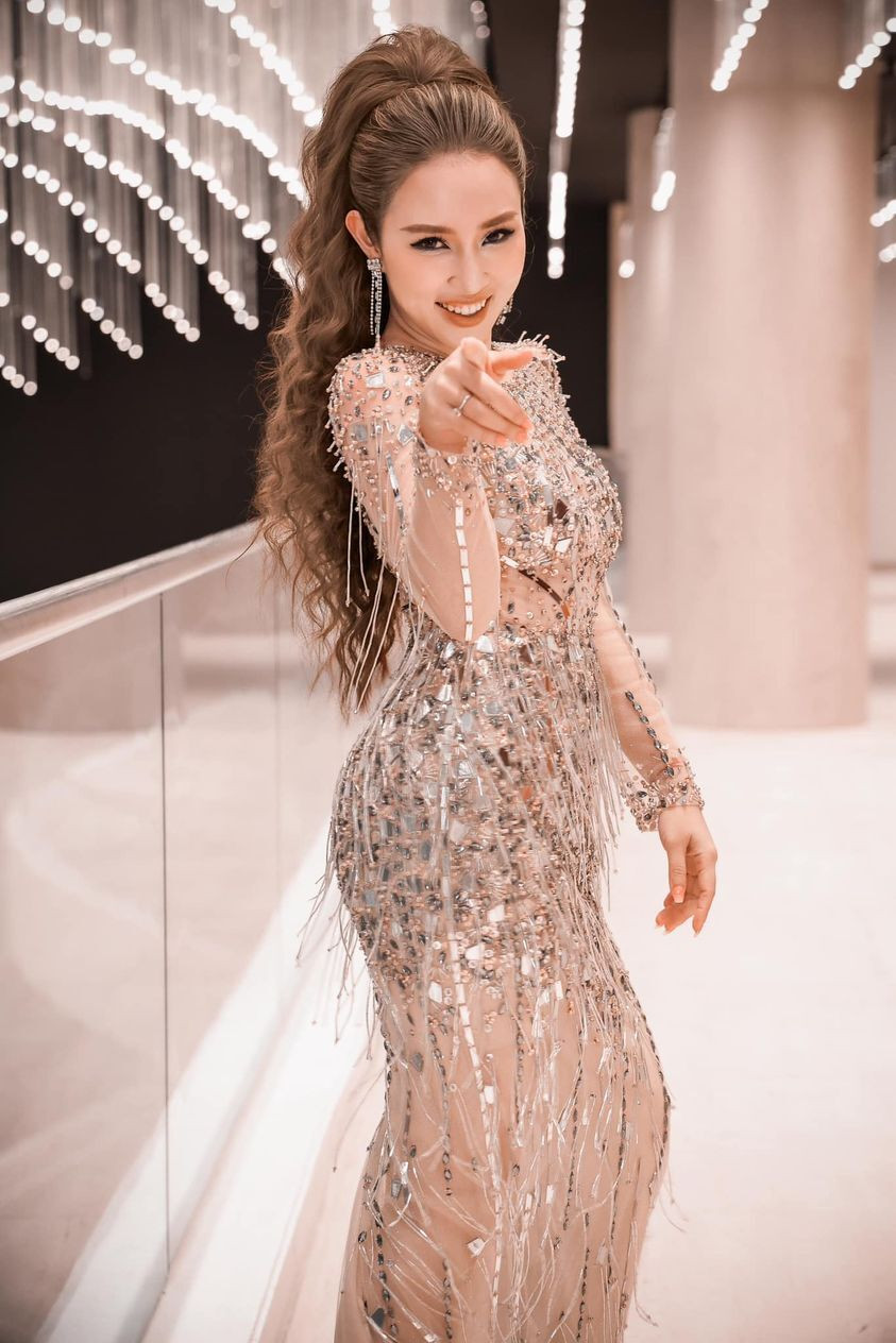 Sao Việt 15/12: Lê Âu Ngân Anh sinh con, vợ chồng Trấn Thành 'hâm nóng' tình cảm - 8