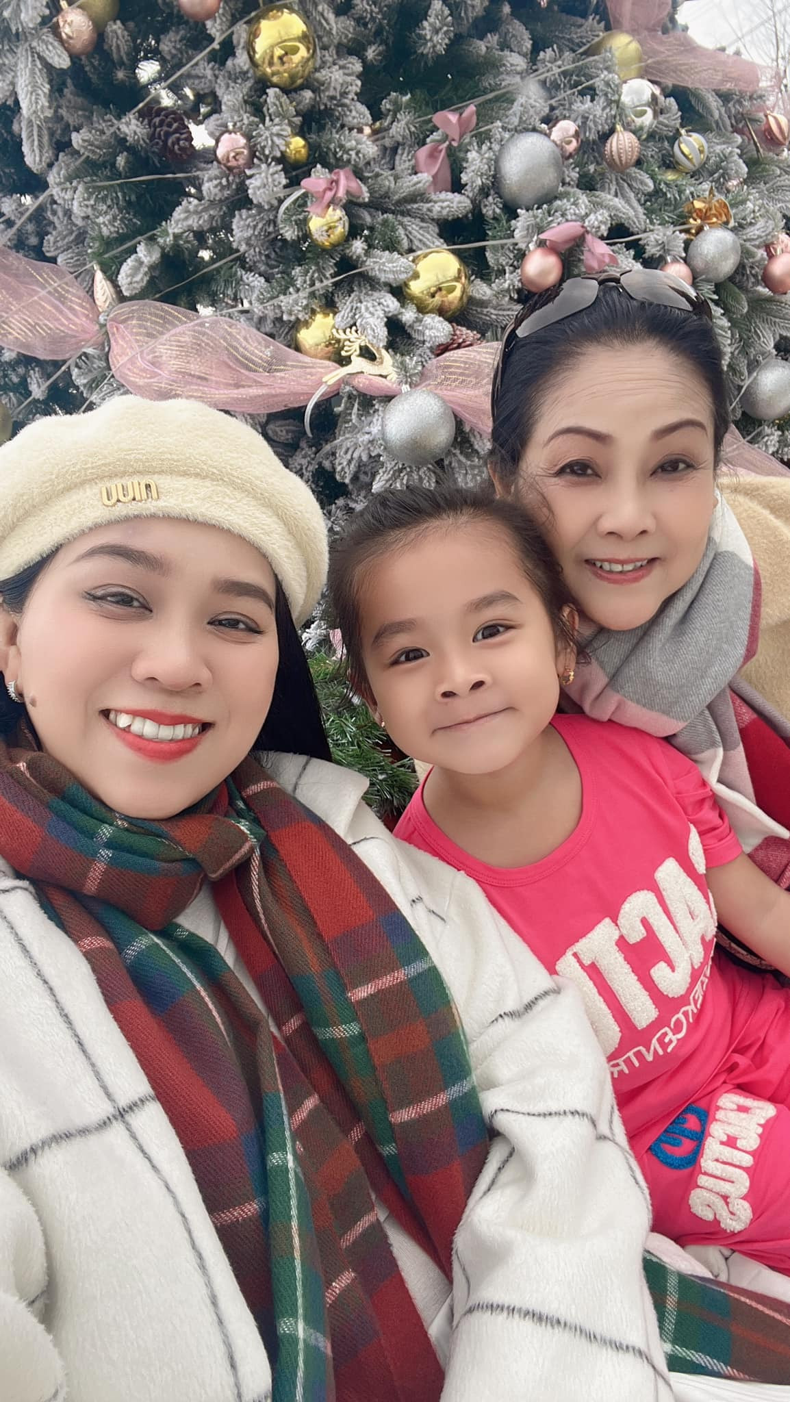 Sao Việt 15/12: Lê Âu Ngân Anh sinh con, vợ chồng Trấn Thành 'hâm nóng' tình cảm - 10