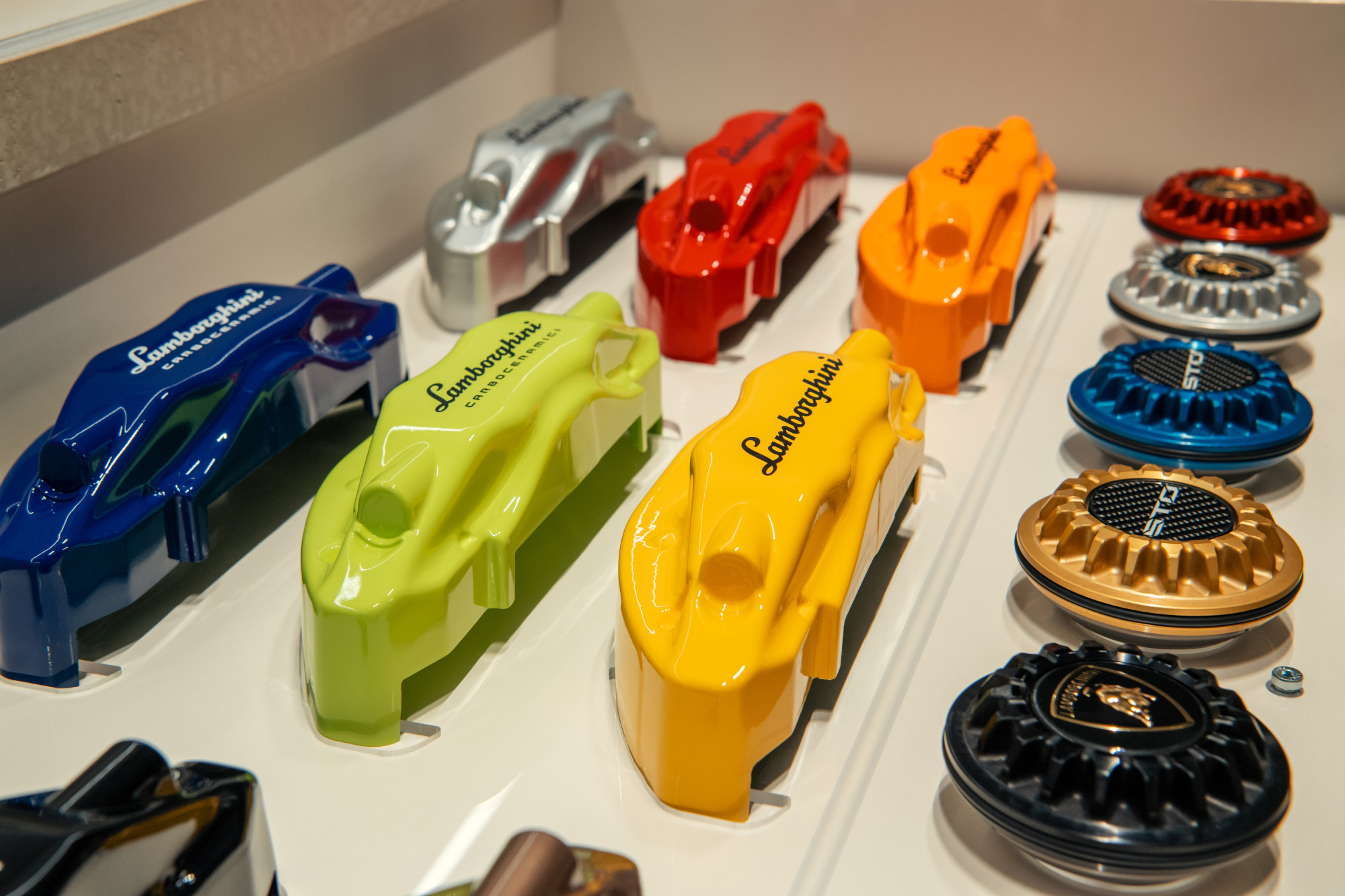 Khám phá showroom Lamborghini ở Việt Nam: Khách được tự tùy biến siêu xe - 9