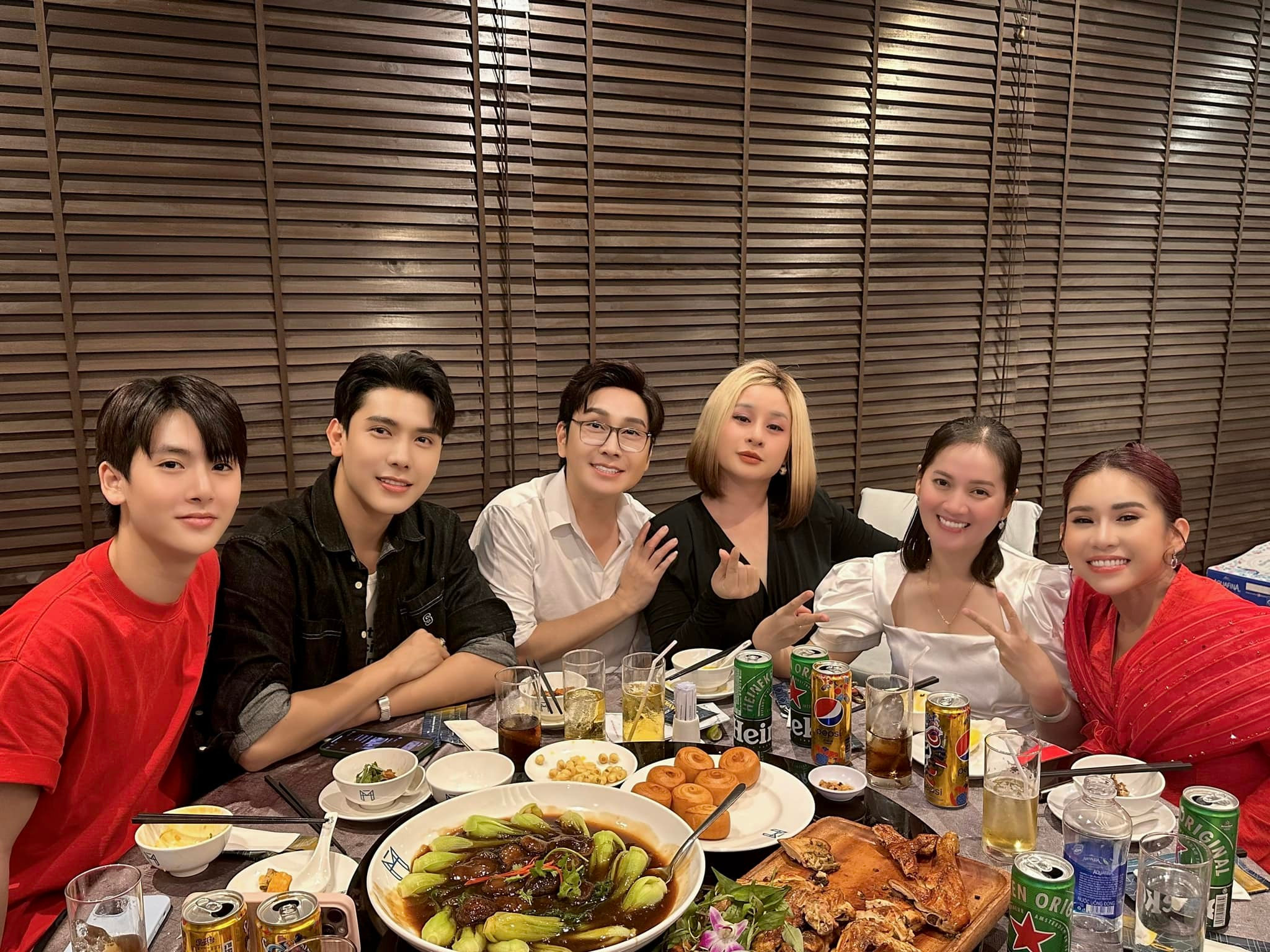 Sao Việt 16/12: Quang Lê điển trai bên Mạnh Quỳnh, Giáng My trẻ như thiếu nữ - 4