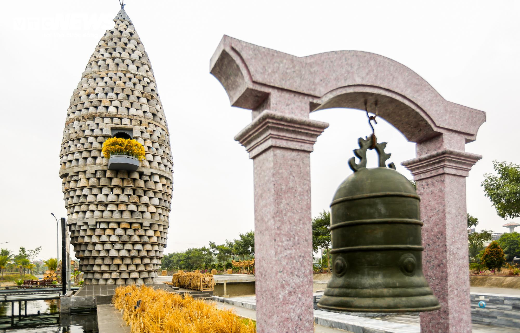 Chiêm ngưỡng 1.012 cối đá cũ xếp hình bông lúa được xác lập kỷ lục châu Á - 2