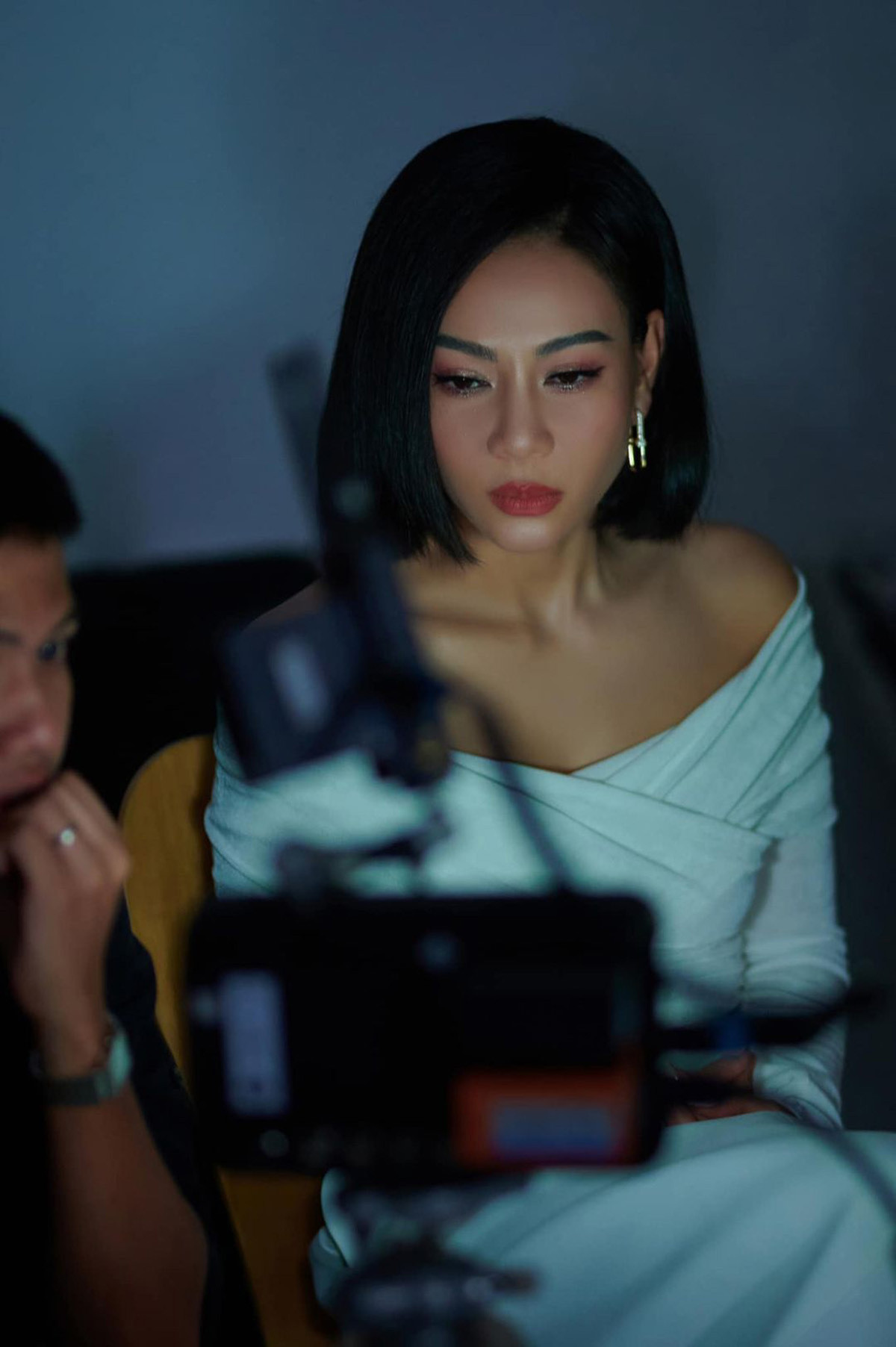 Sao Việt 17/12: Hà Hồ mặc áo xuyên thấu, Mai Phương Thuý tự tin khoe mặt mộc - 4