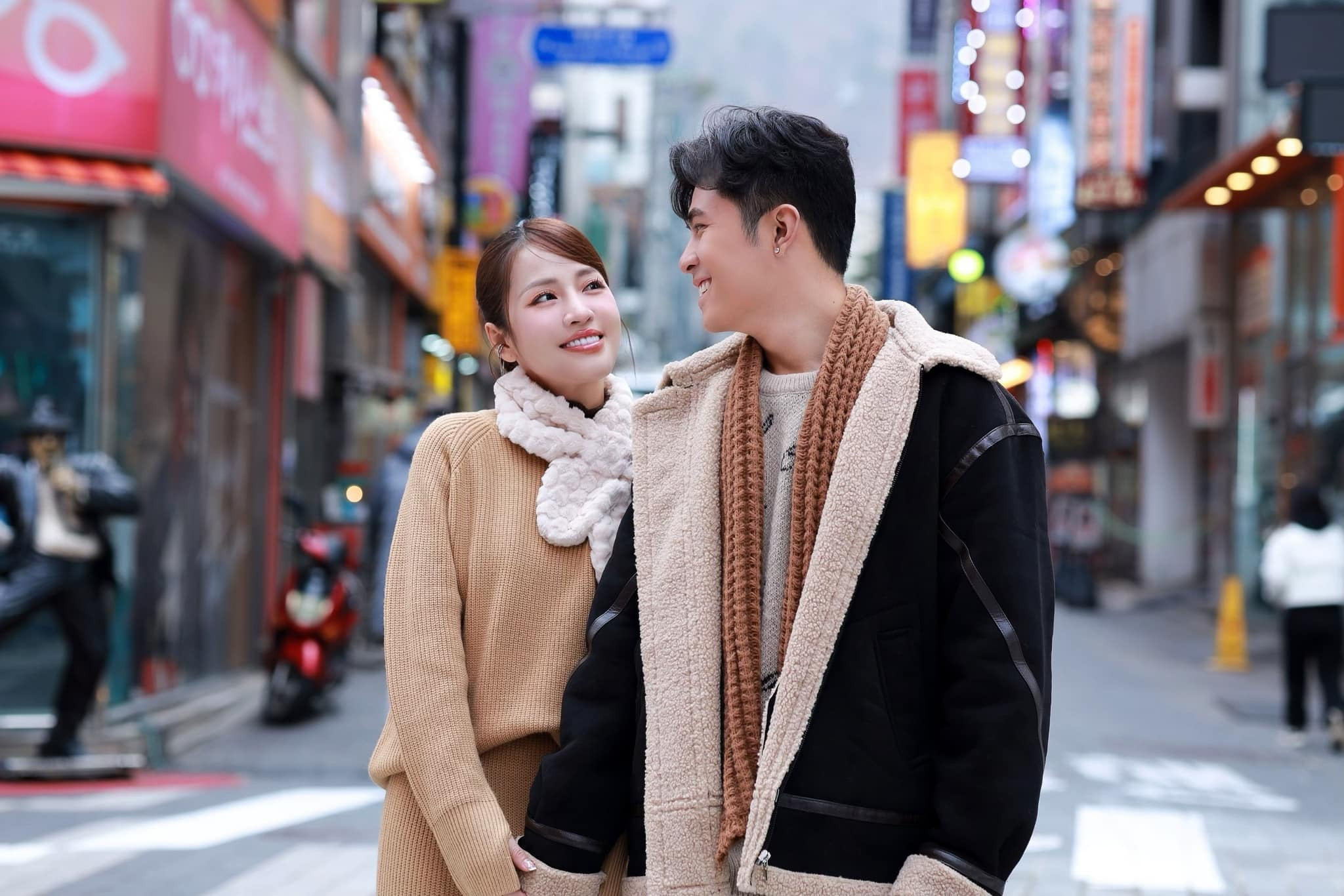 Sao Việt 17/12: Hà Hồ mặc áo xuyên thấu, Mai Phương Thuý tự tin khoe mặt mộc - 10