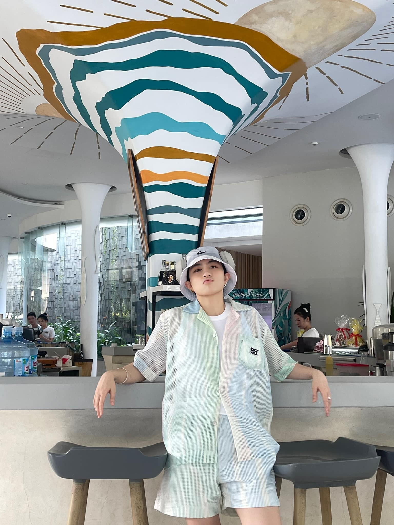 Sao Việt 17/12: Hà Hồ mặc áo xuyên thấu, Mai Phương Thuý tự tin khoe mặt mộc - 5