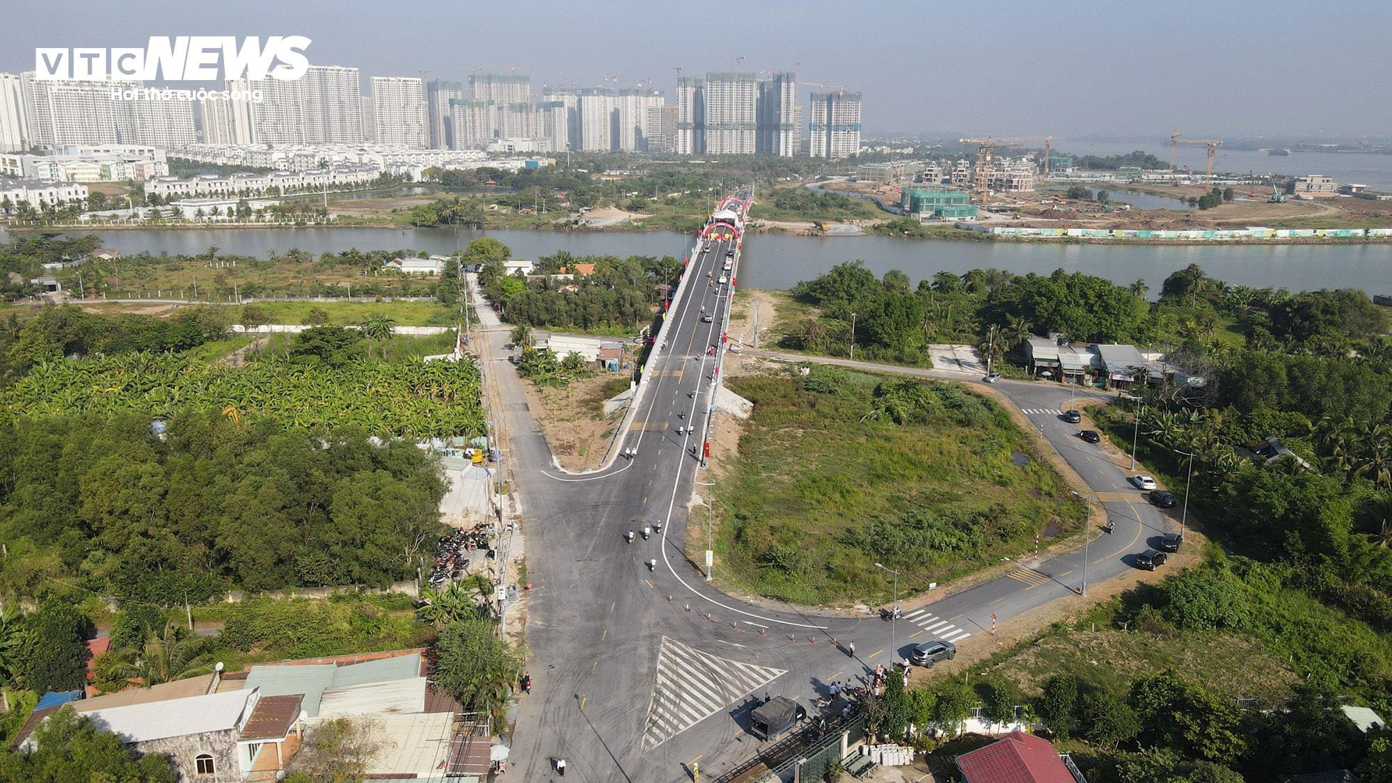 TP.HCM thông xe cầu Long Đại, dân hết cảnh đi vòng 10km để qua sông - 9