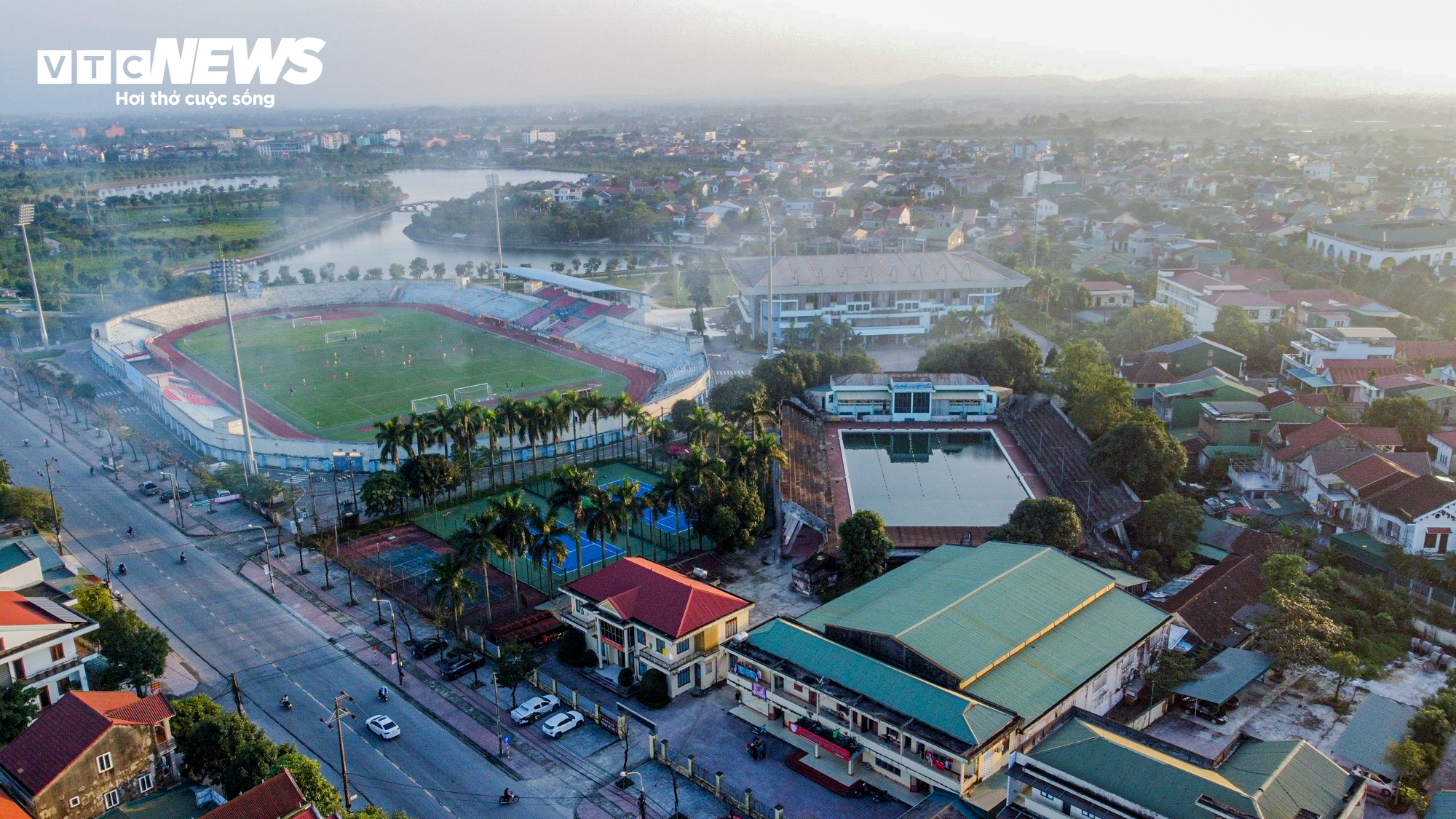 Trung tâm thể thao nứt nẻ, nhiều vận động viên Hà Tĩnh không có nơi luyện tập - 1