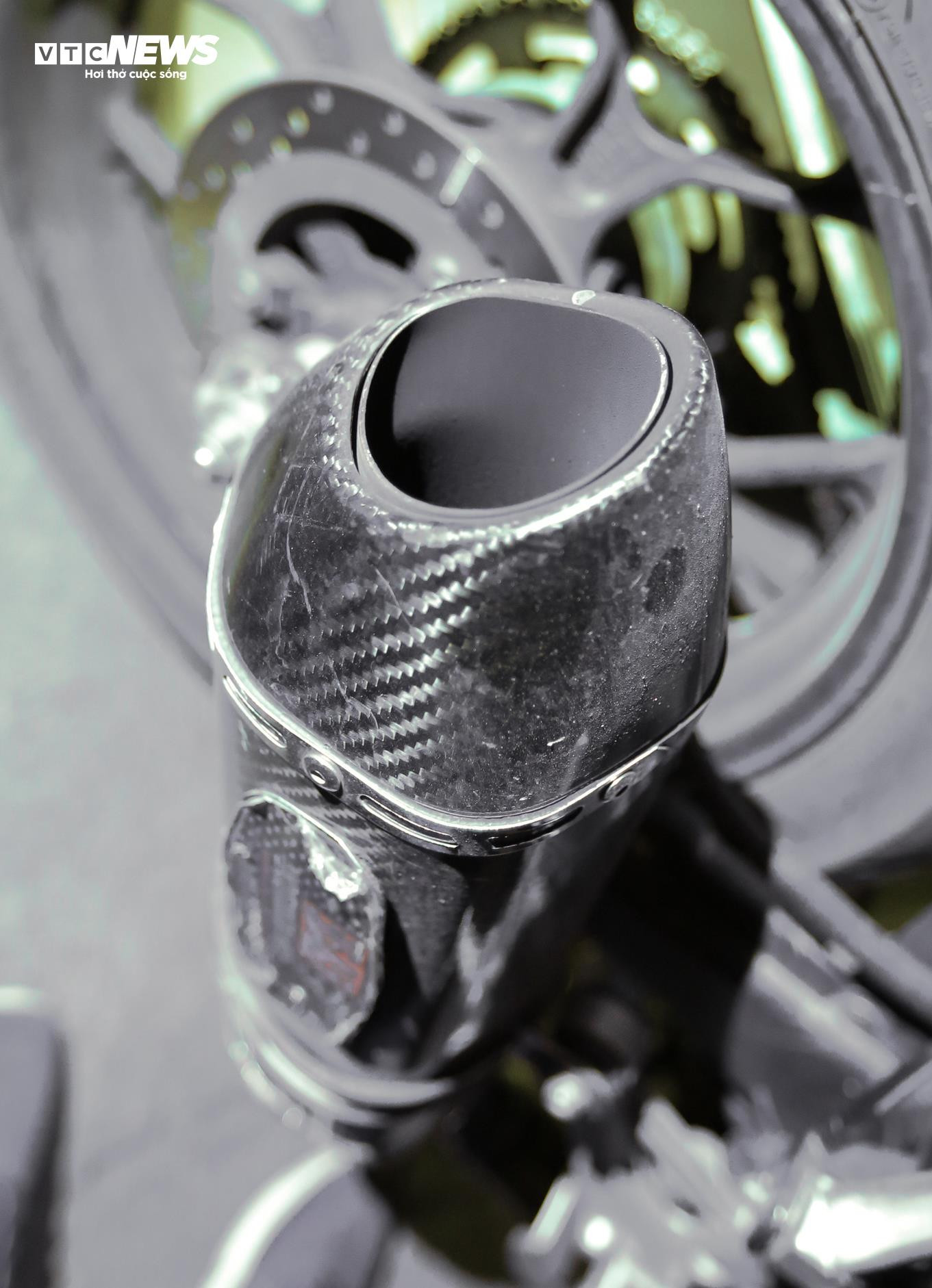 Cảnh sát 141 hóa trang đón lõng các 'quái xế' độ xe, nẹt pô trên phố Hà Nội - 9