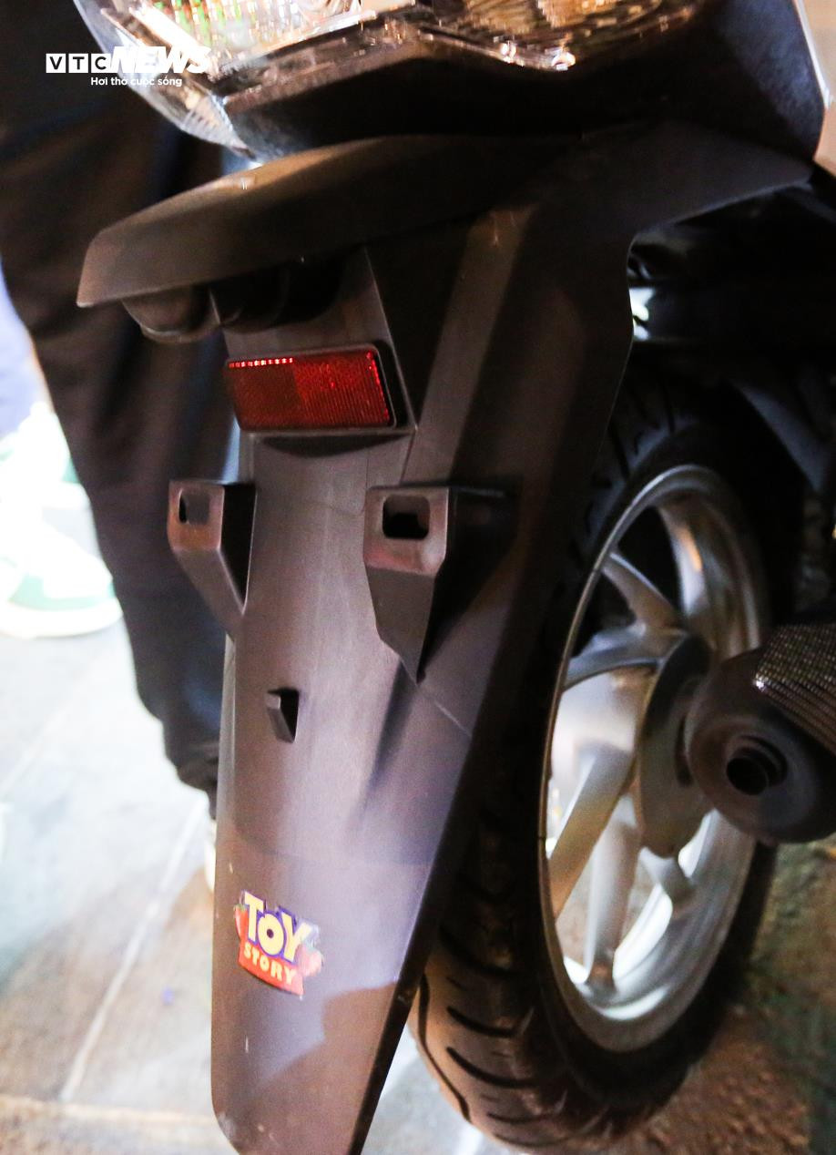 Cảnh sát 141 hóa trang đón lõng các 'quái xế' độ xe, nẹt pô trên phố Hà Nội - 10