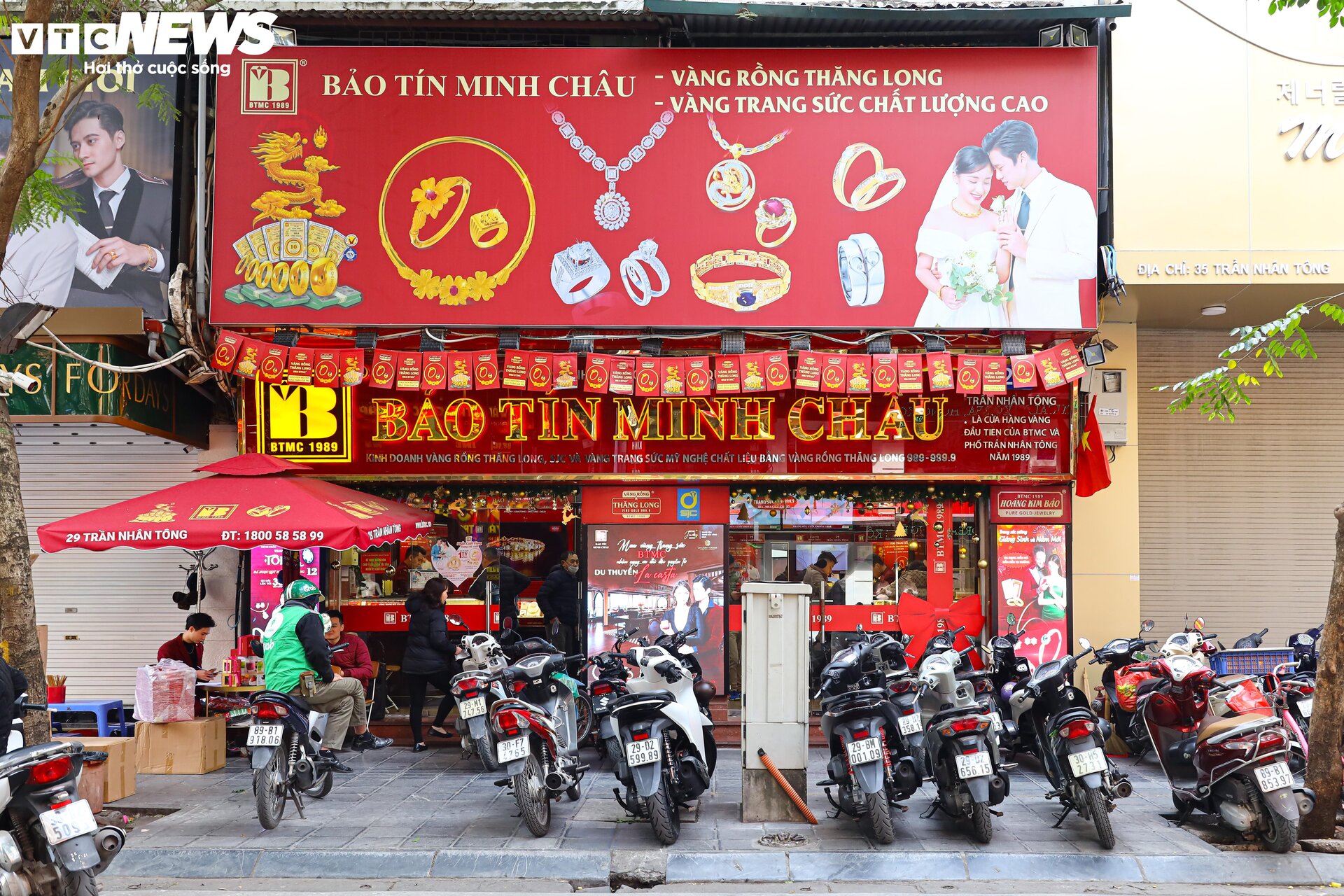 Hà Nội: Thị trường im ắng trong ngày giá vàng lên đỉnh lịch sử - 3