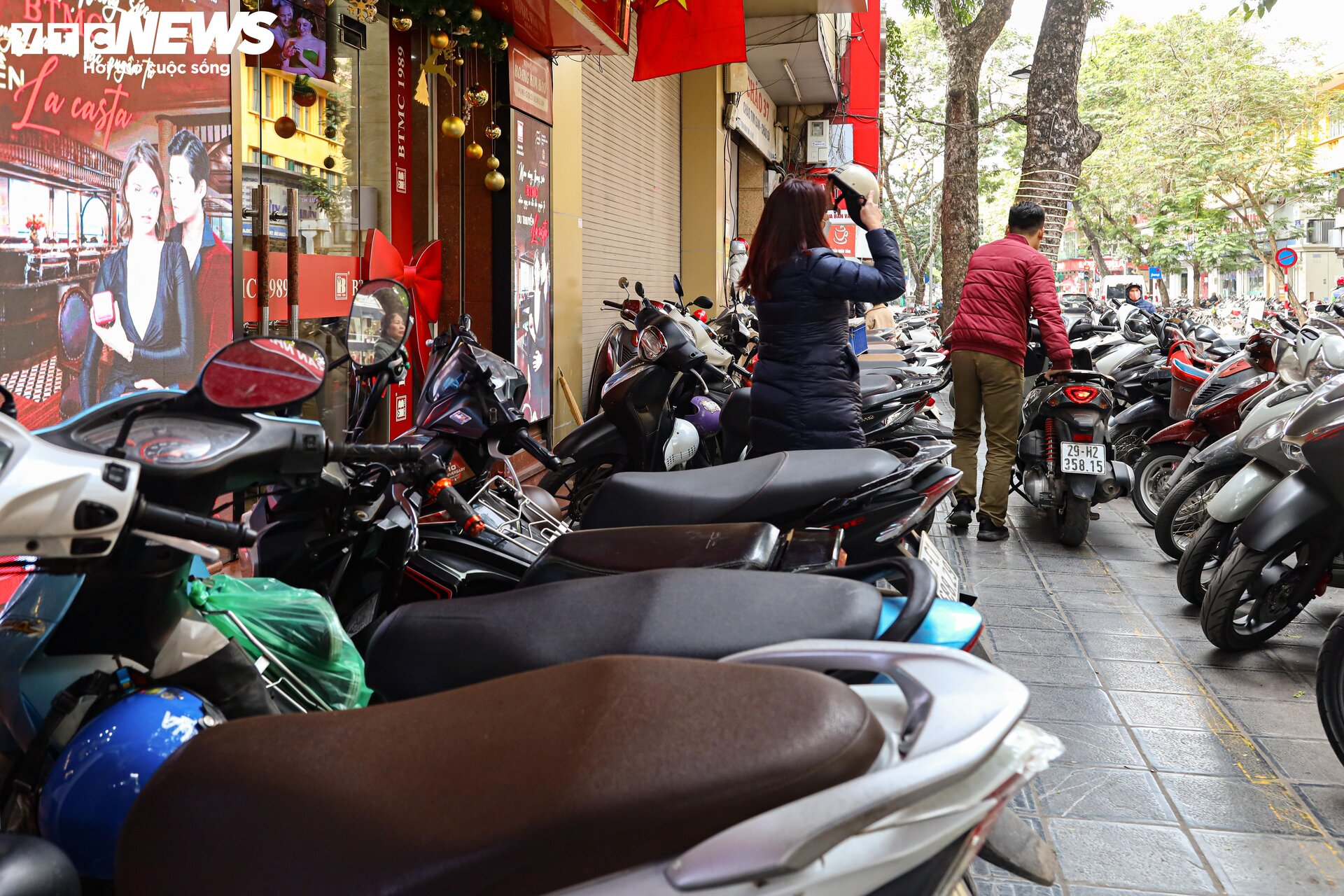 Hà Nội: Thị trường im ắng trong ngày giá vàng lên đỉnh lịch sử - 7
